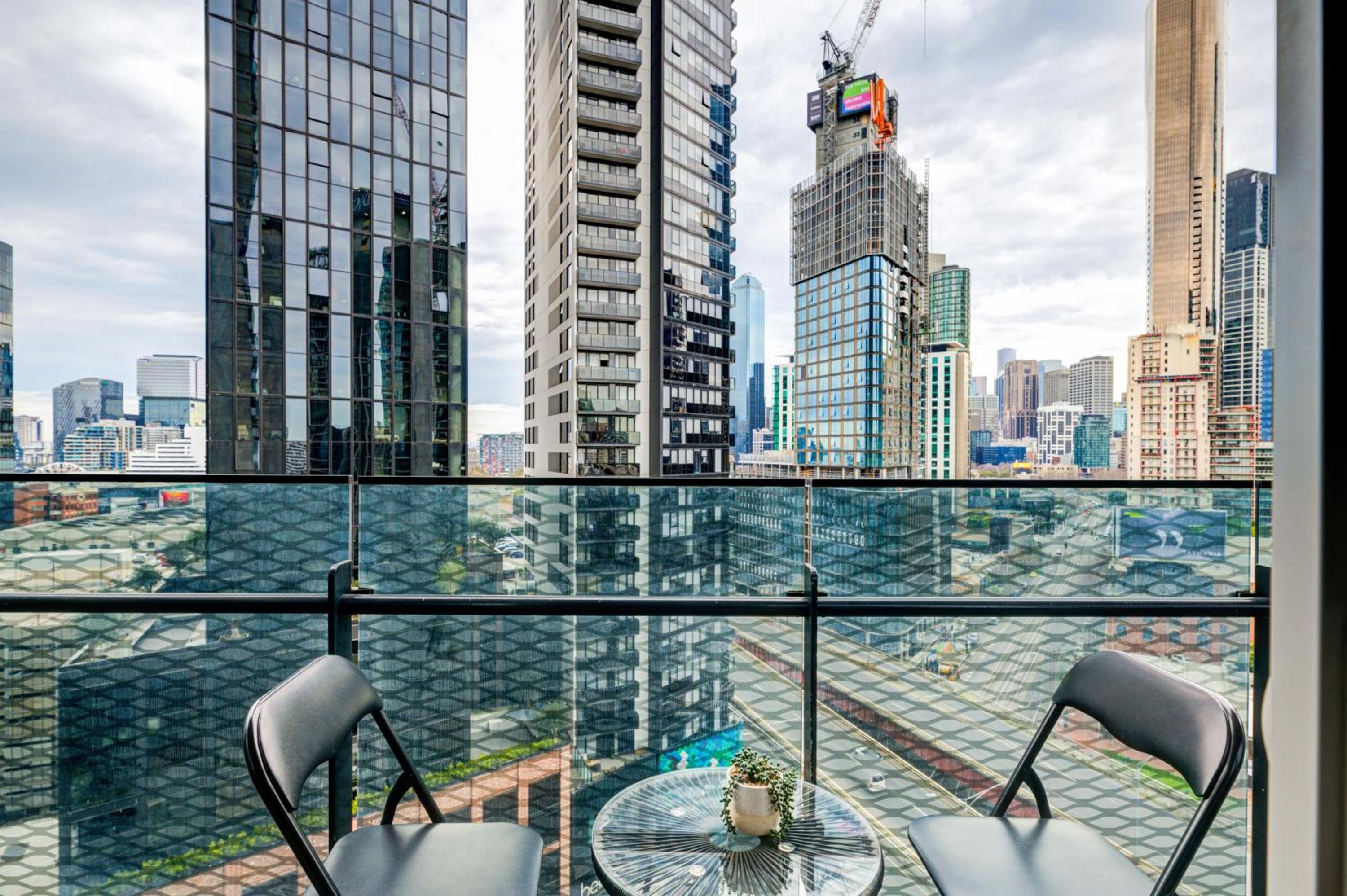 Mega Style Apartments Mainpoint
