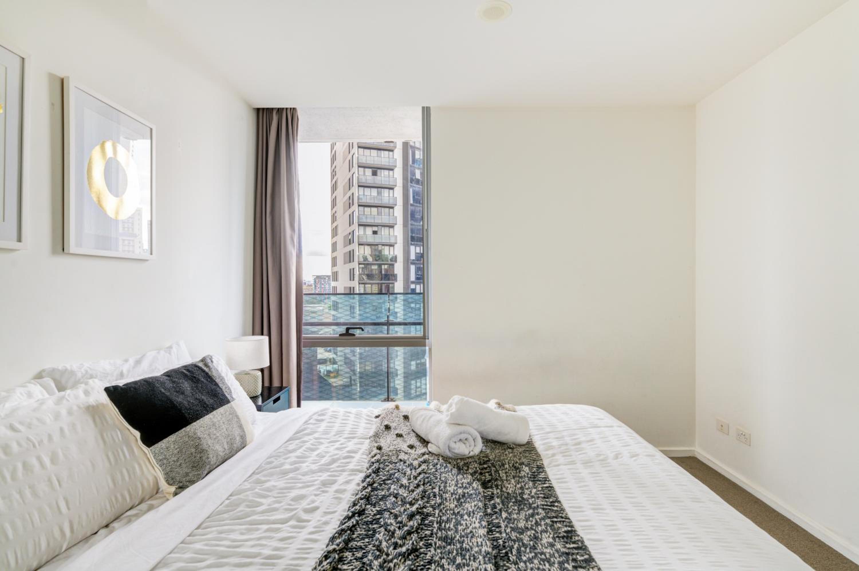 Mega Style Apartments Mainpoint