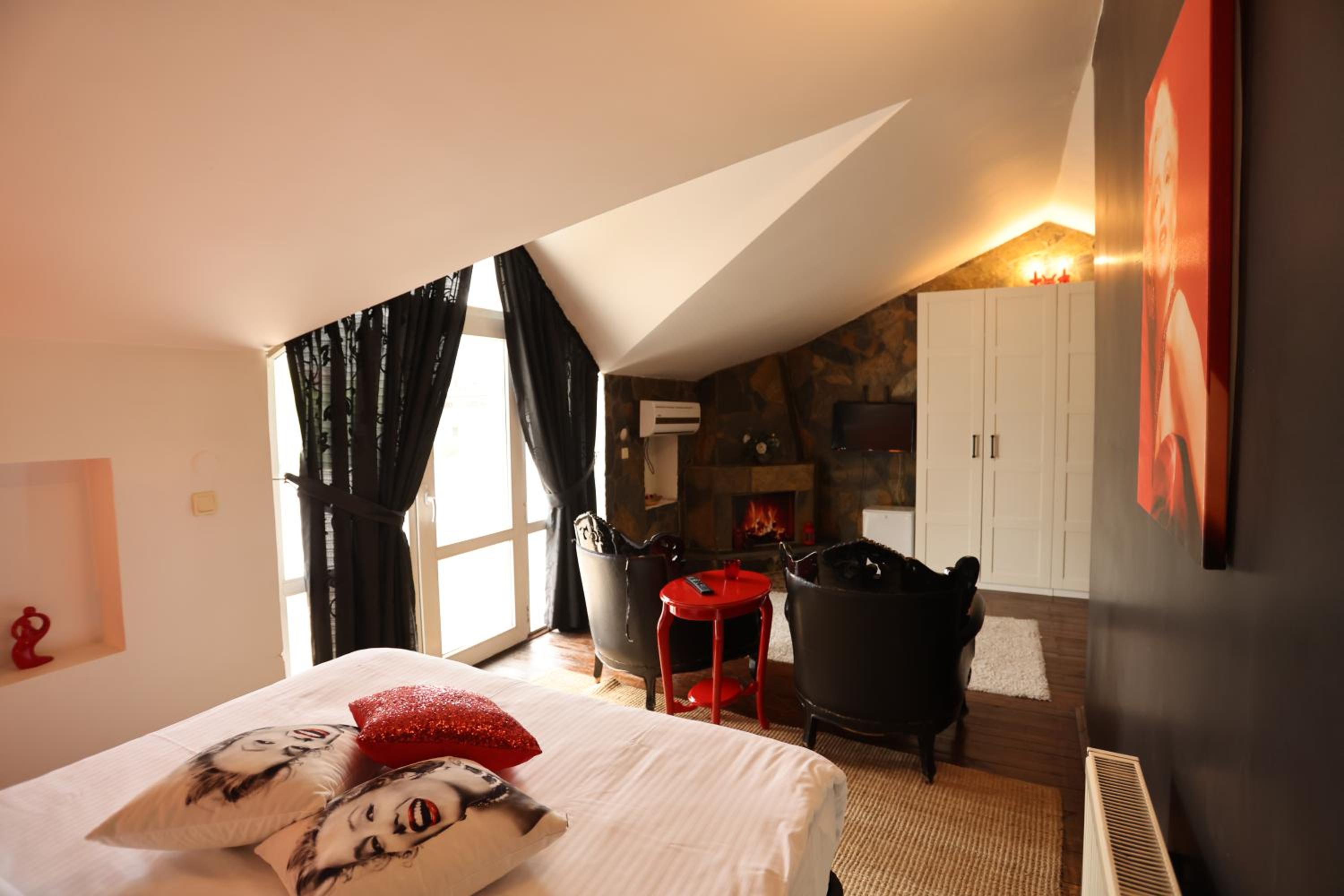 Photo 6