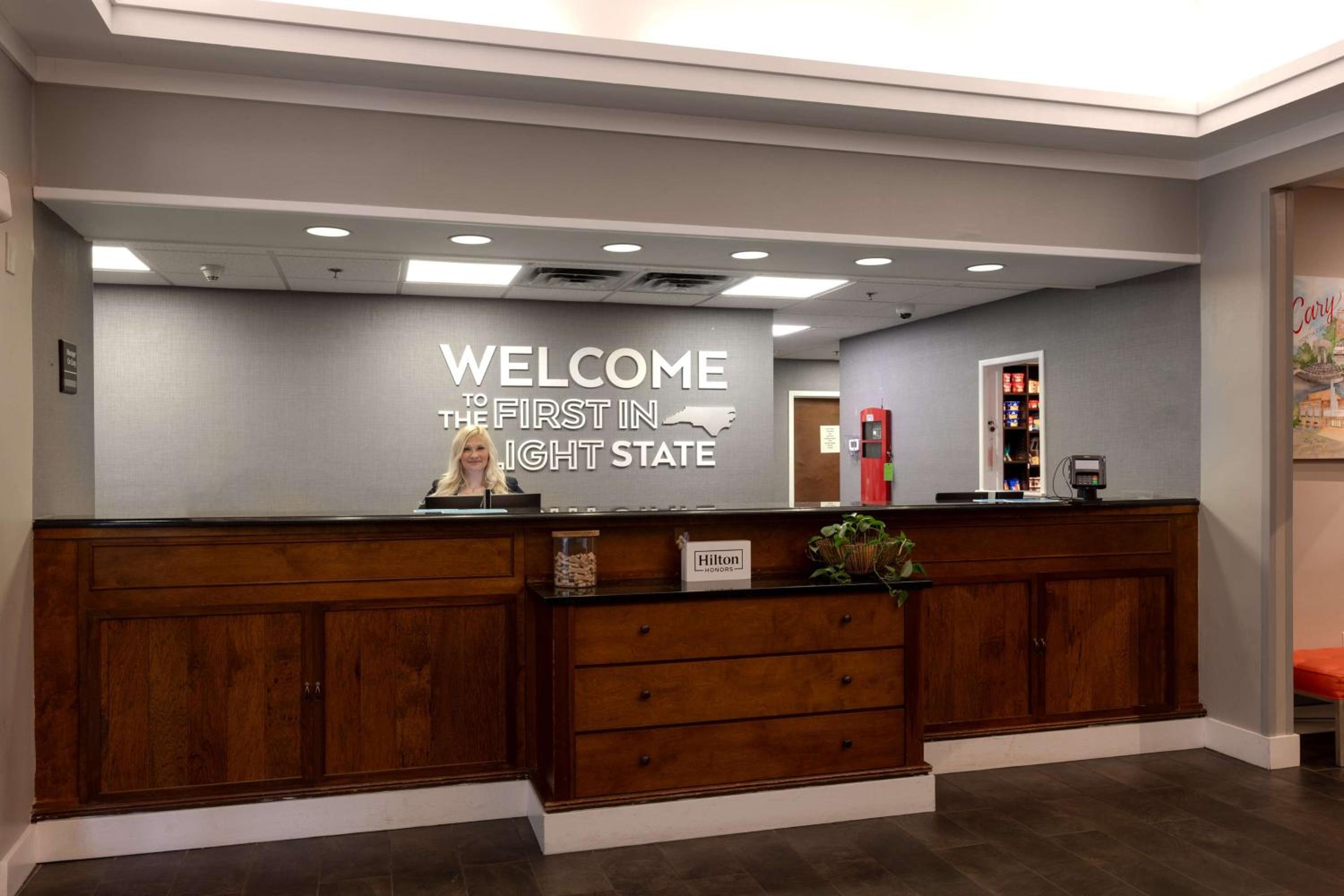 Hampton Inn Suites Raleigh Cary Lenovo Center - Property Image 40