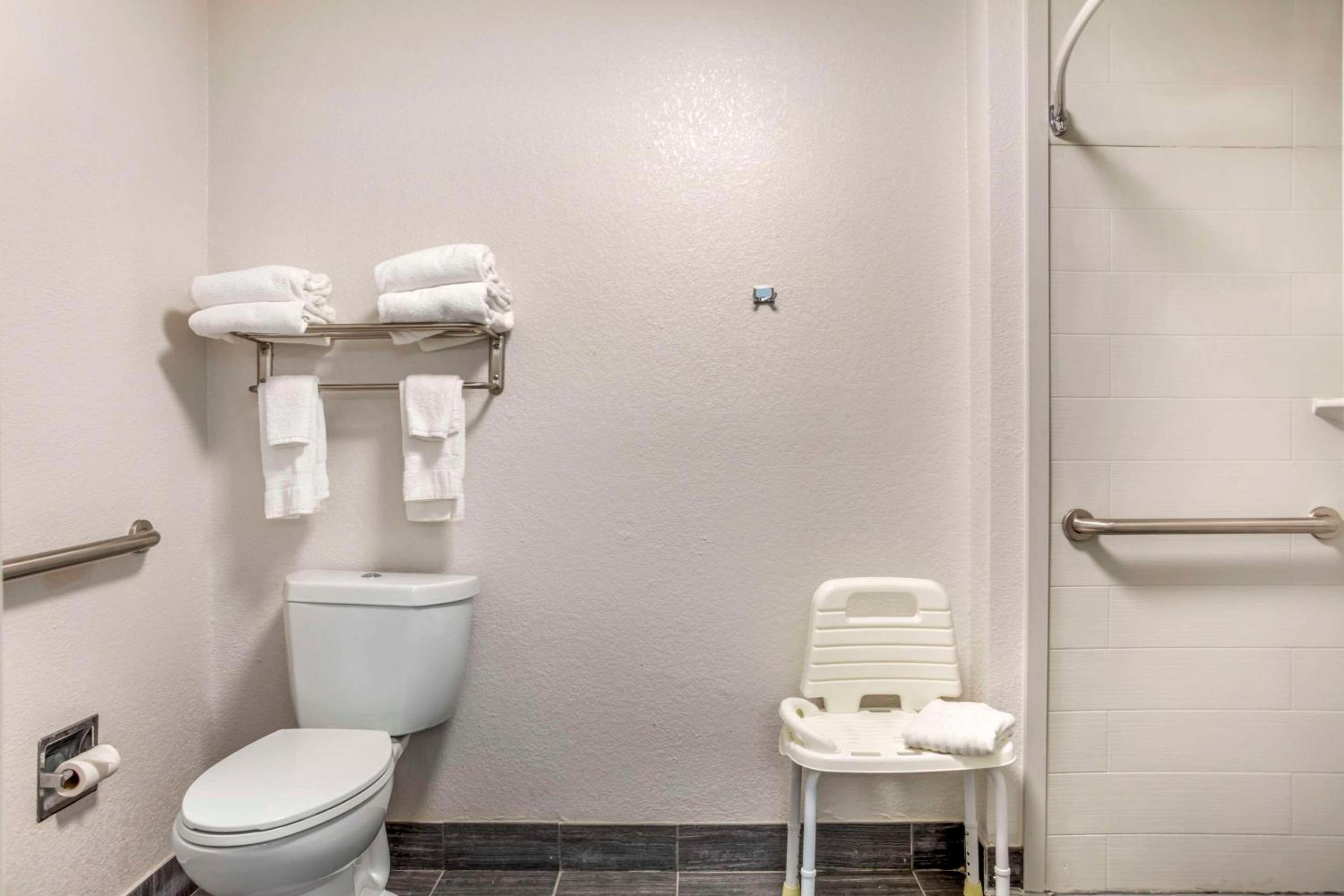 Comfort Suites Nashville Airport - BNA 2