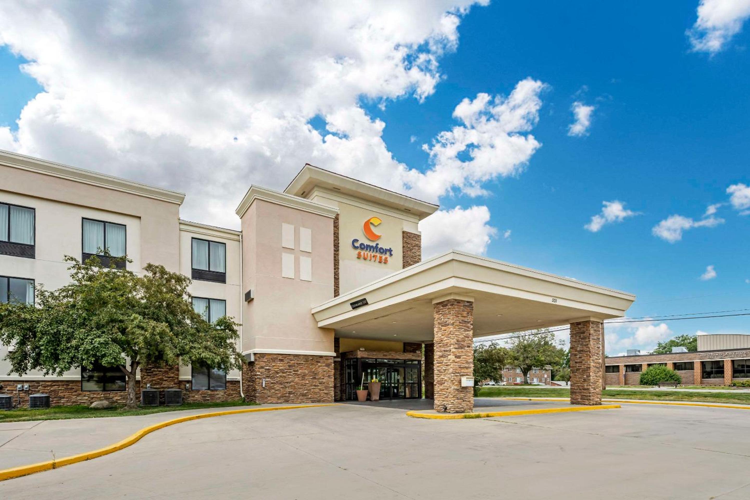Hotel Comfort Suites East Lincoln - Mall Area - Image 1