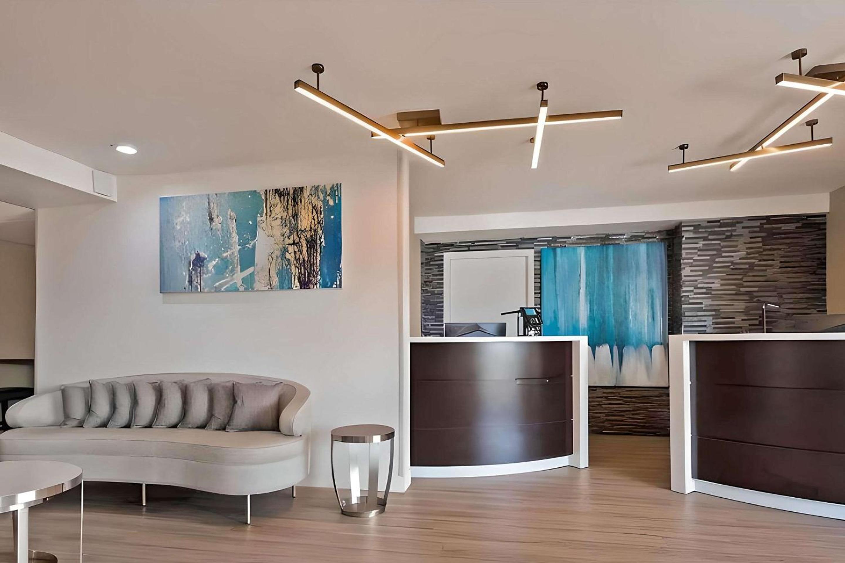 San Jose Vacations - Comfort Inn - Property Image 2