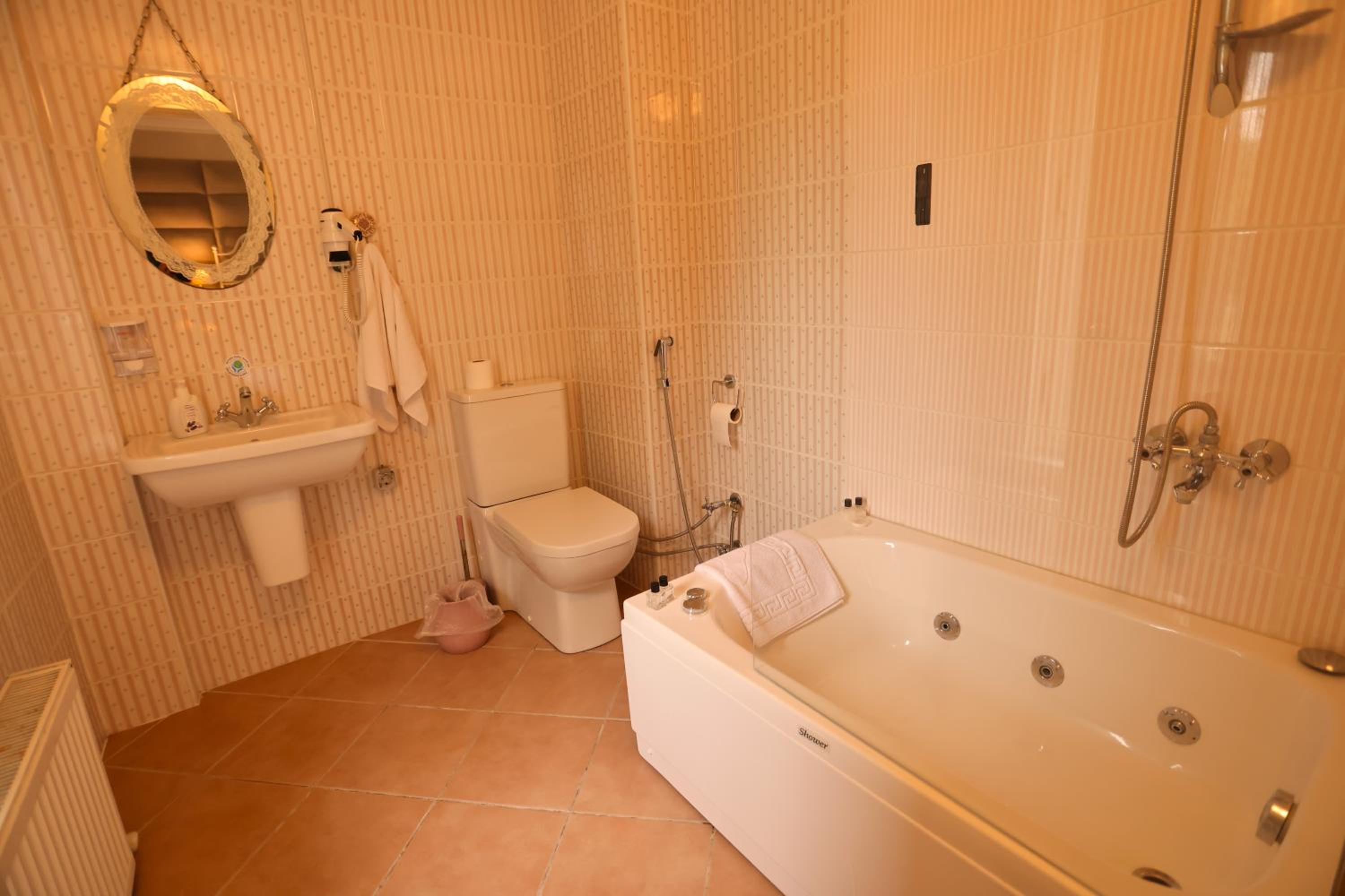 Photo 12