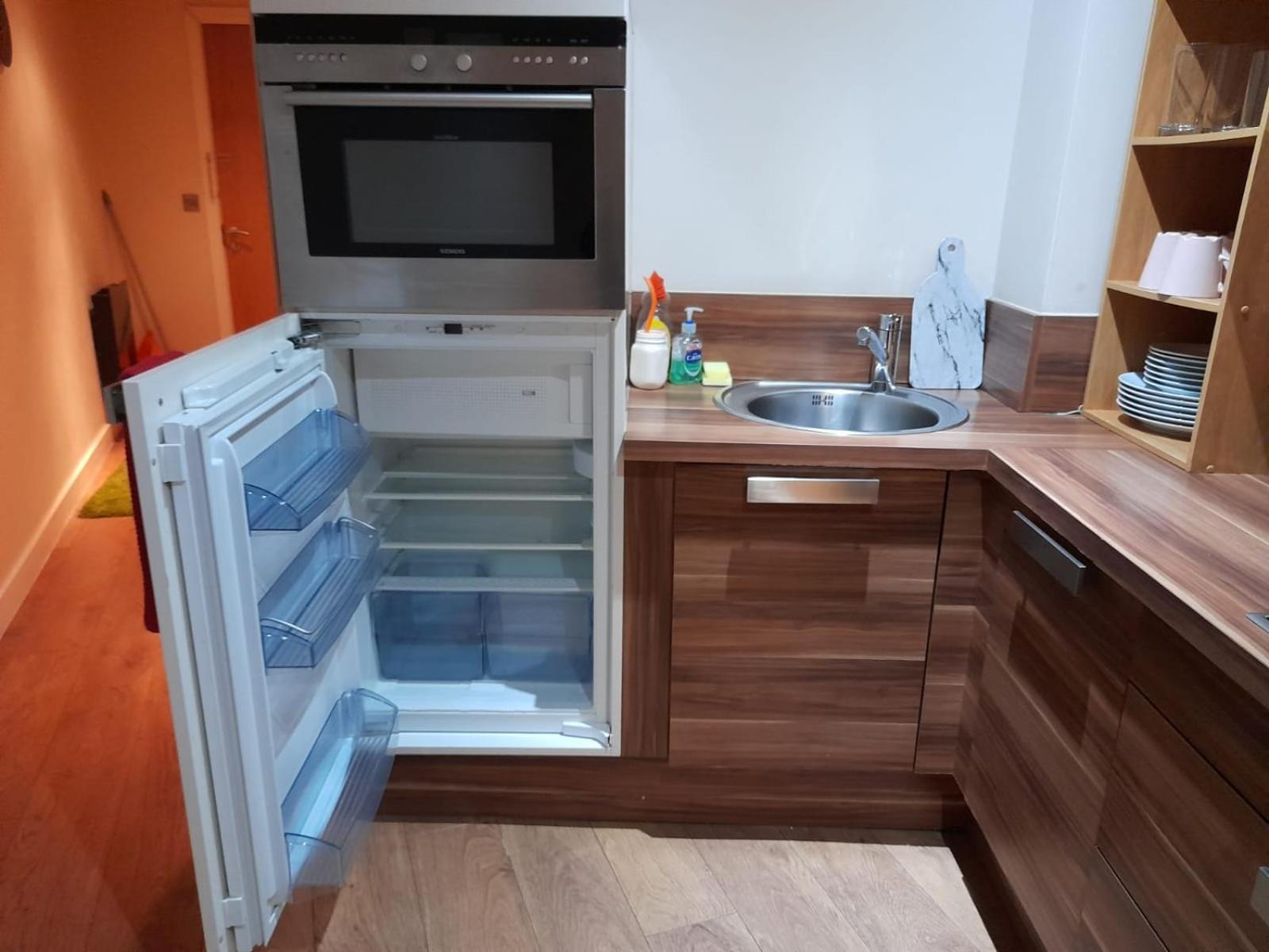 Waterview 2-bedroom Apartment in Sheffield, fully furnished with FREE wifi internet