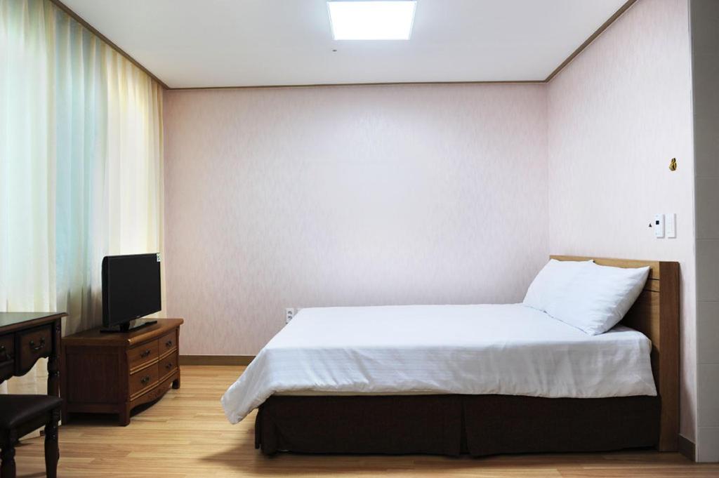 Island story pension