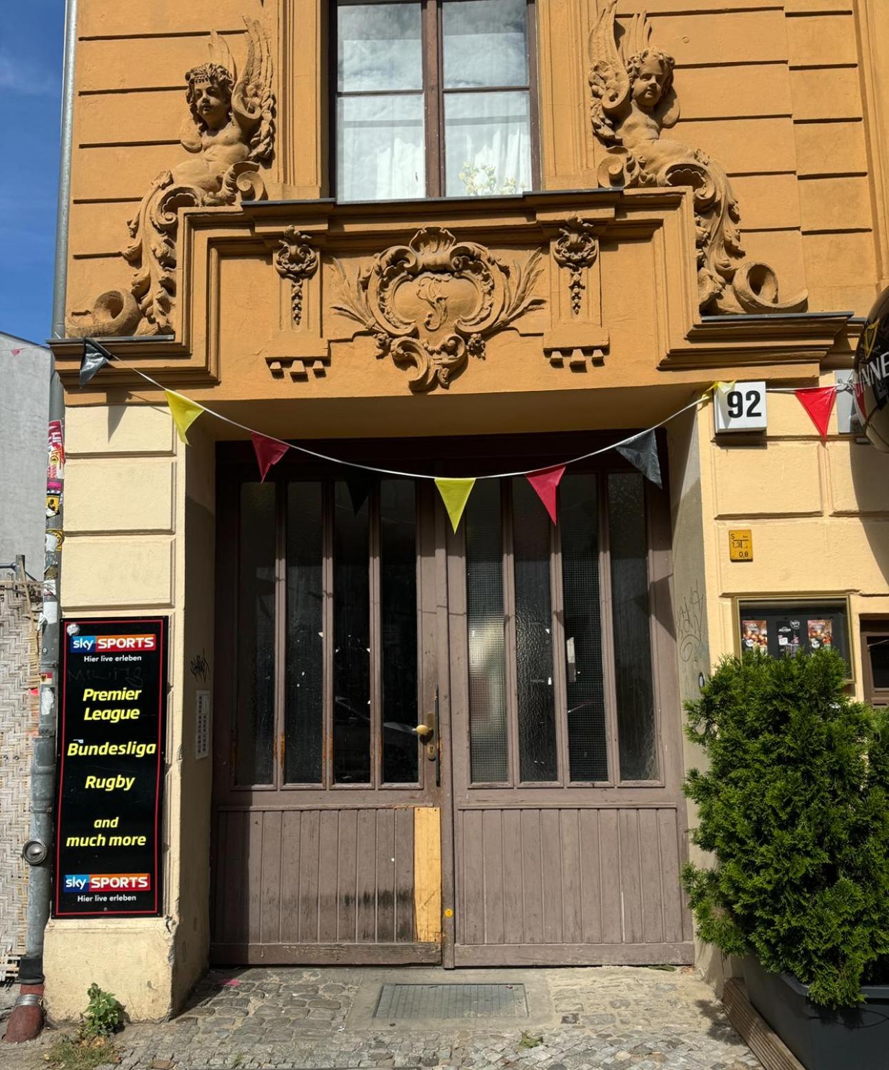 Simple Room Berlin Mitte Artist and LGBTQ friendly