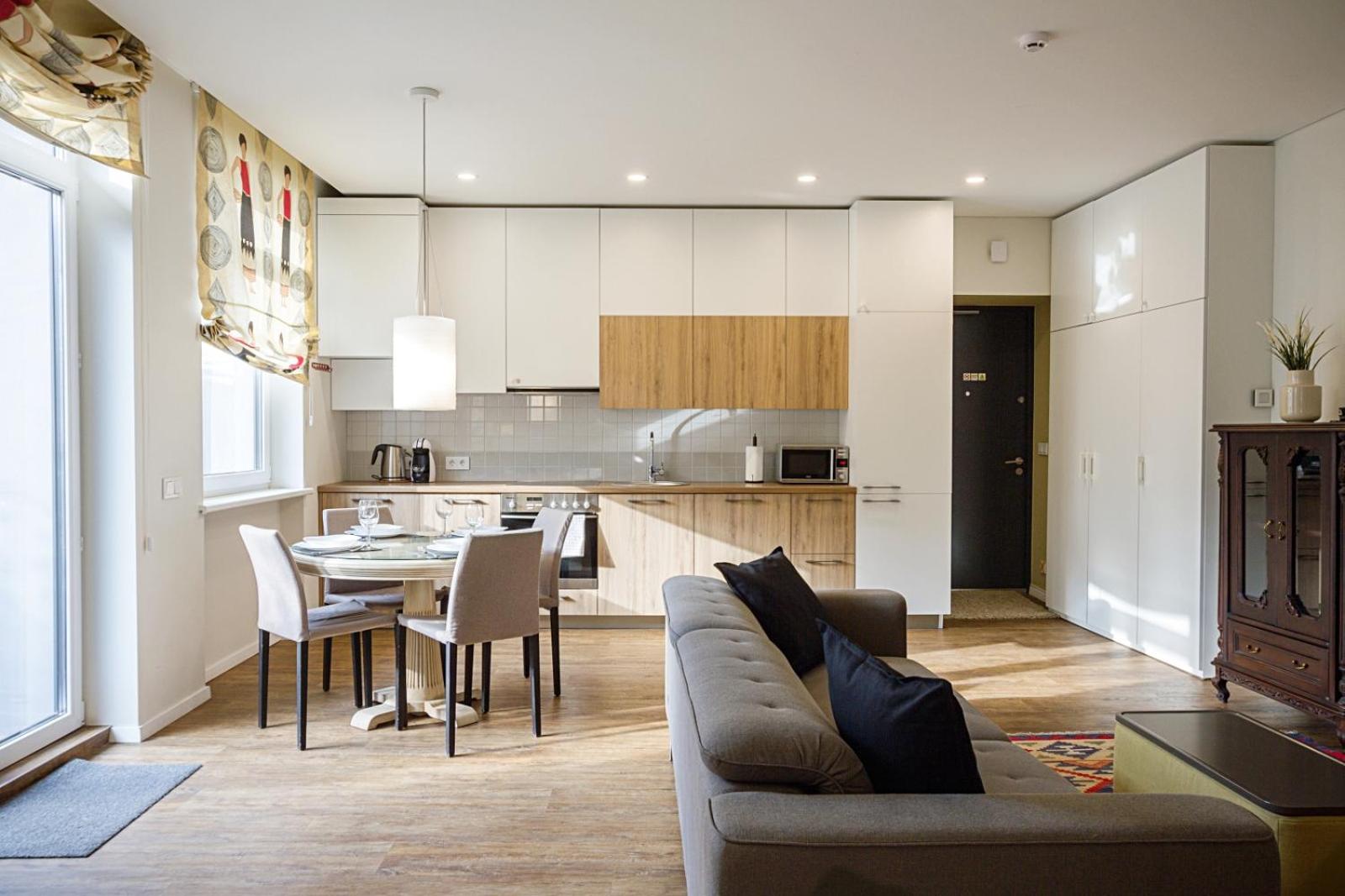 Castle 1 BD Old Town Apartment by Hostlovers view 5