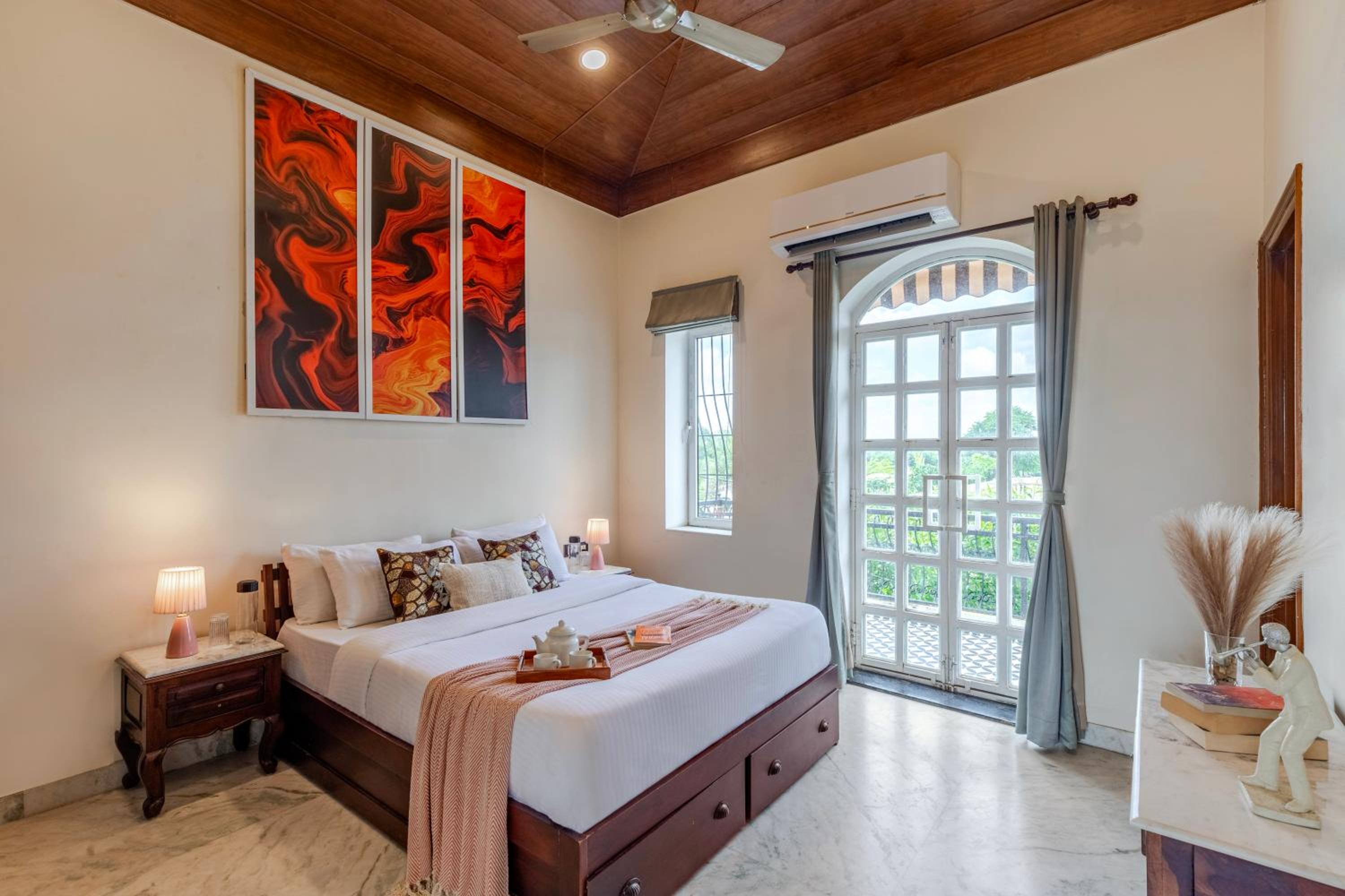 ELIVAAS 3 BHK with Pvt Pool & Lush Garden - Oakwood Villa view 5