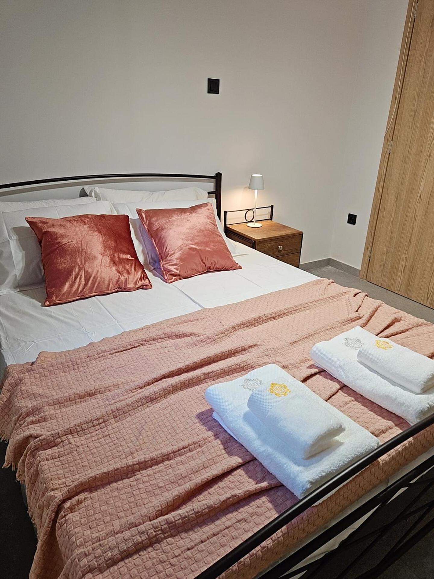Blossom Residence-At the foot of the Acroplis and Parking available