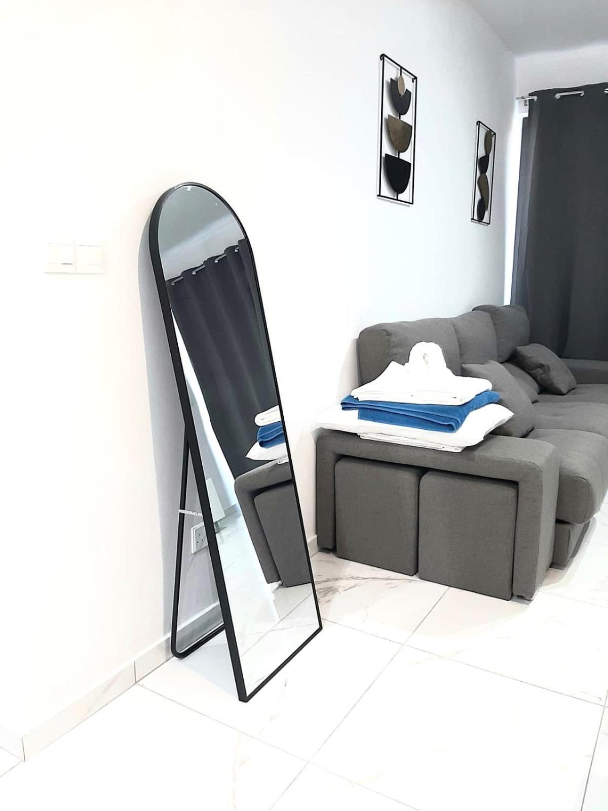 H&O New 4 Seasons Apartment Universal