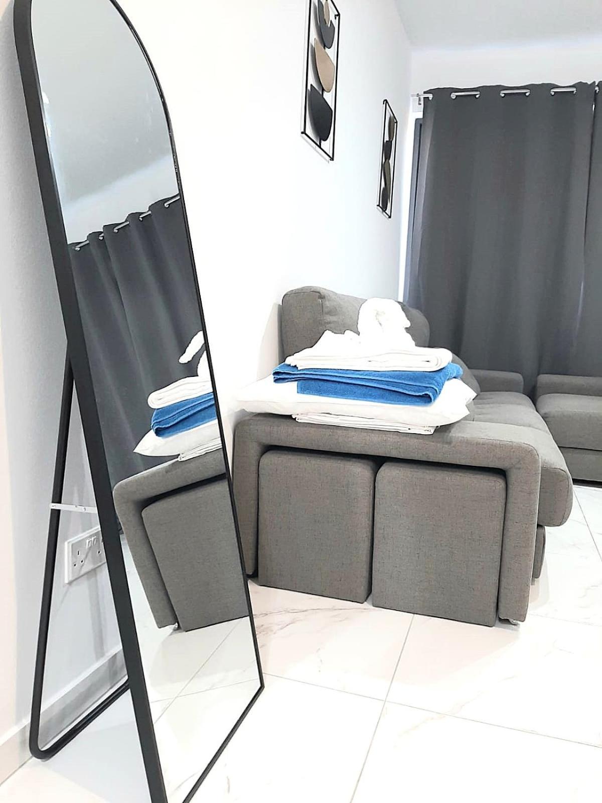 H&O New 4 Seasons Apartment Universal
