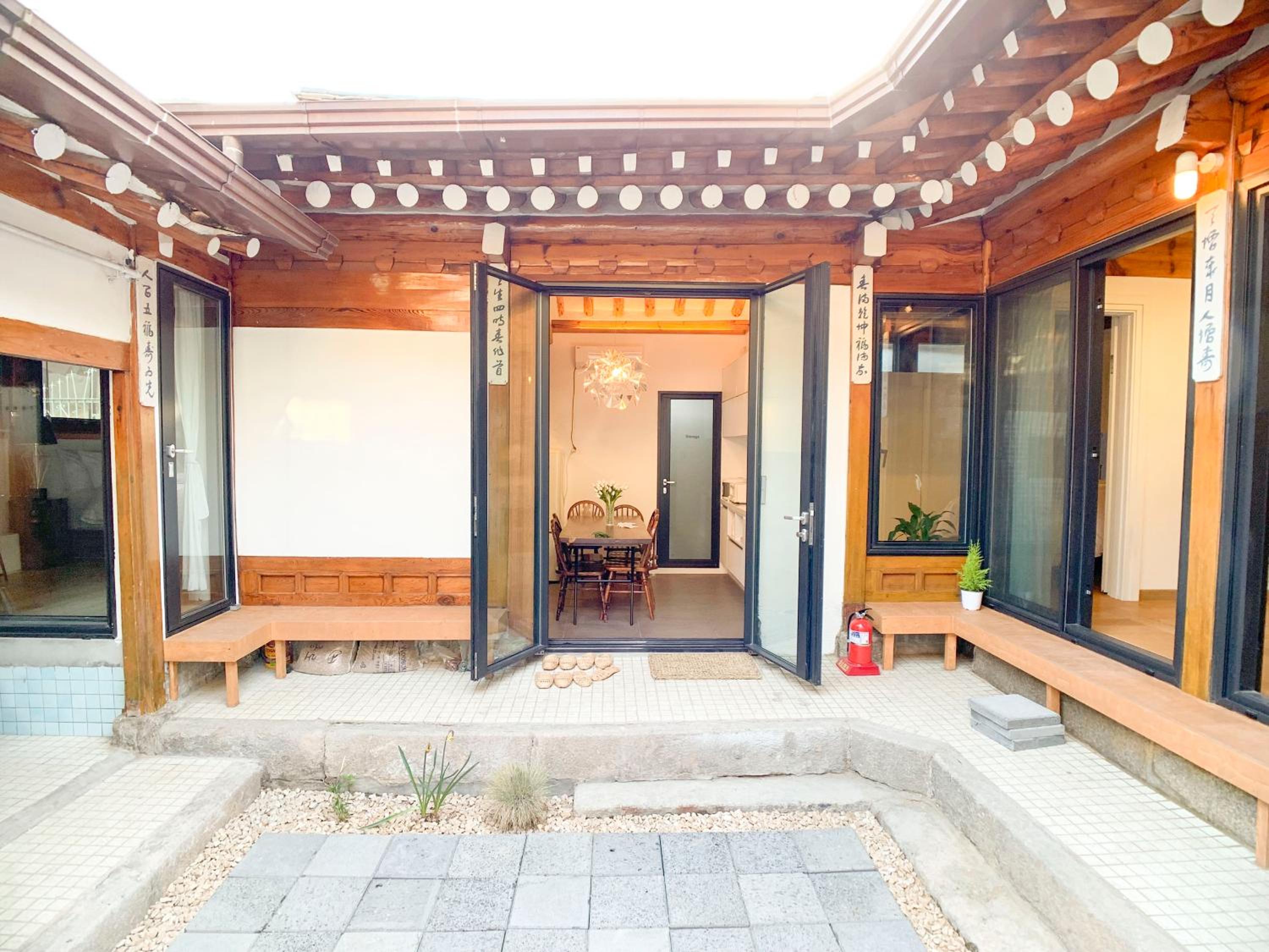 Hanok JADE