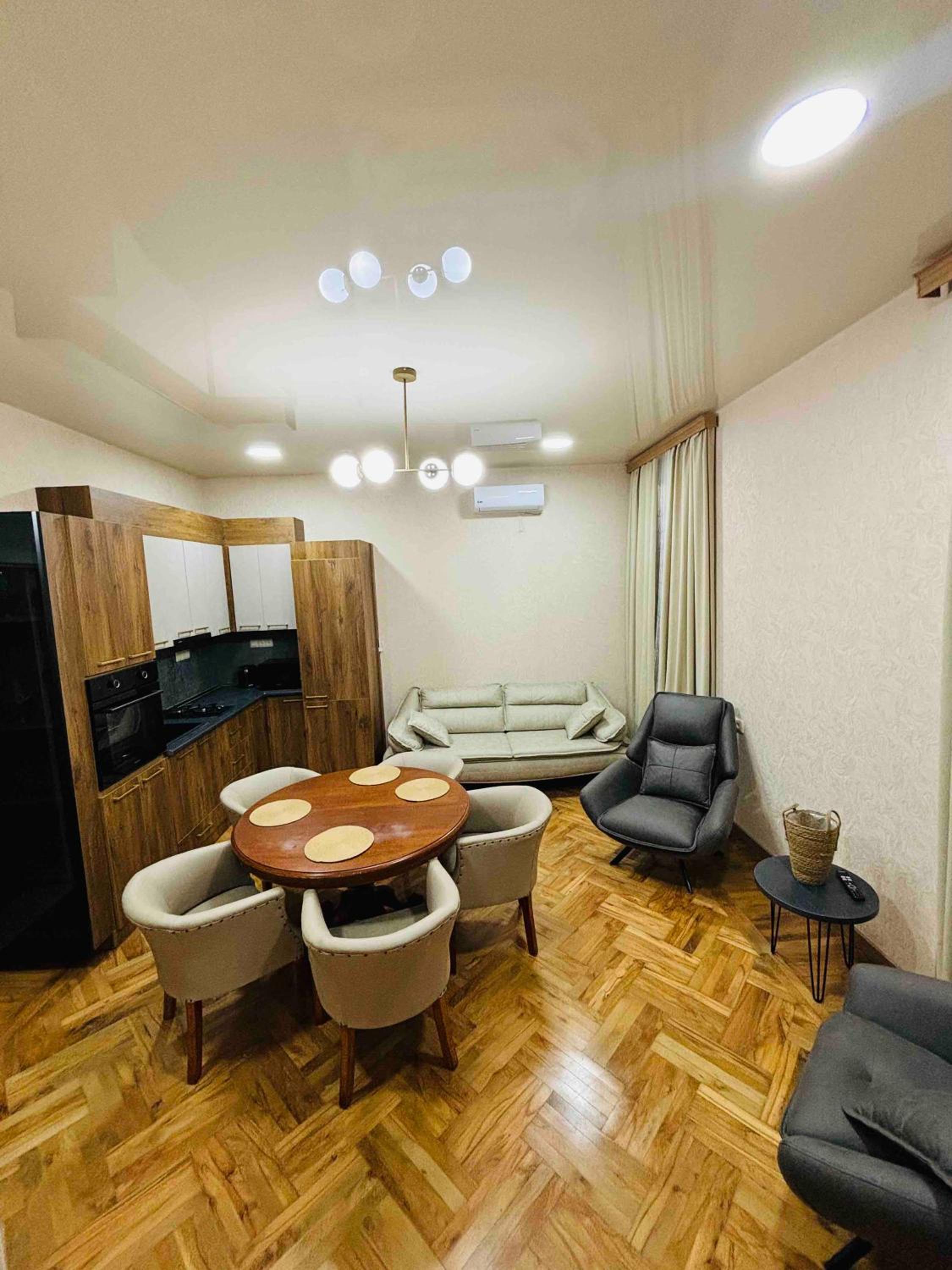 Whole house in the center view 4