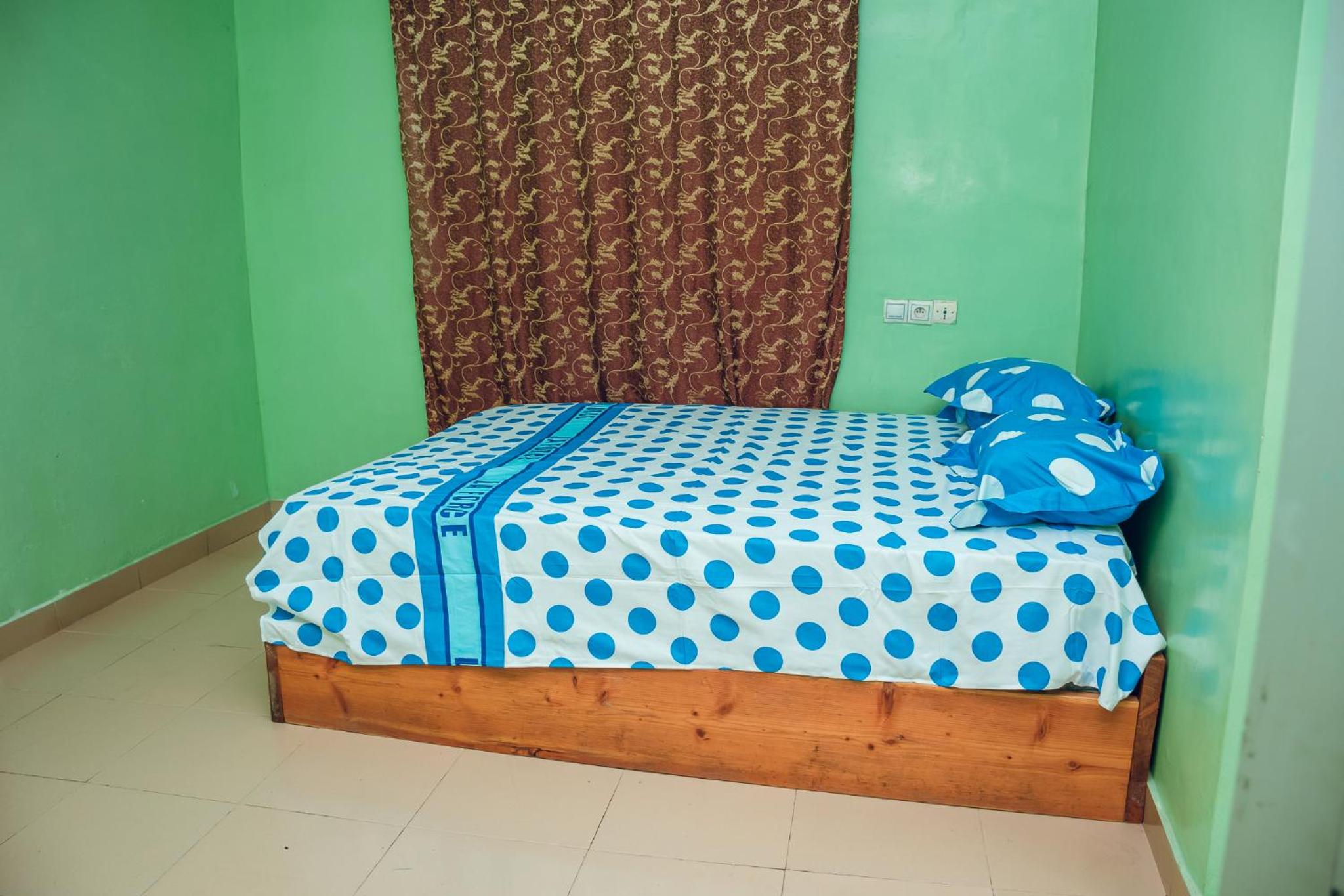 Bel Appartement de trois chambres salon view 4