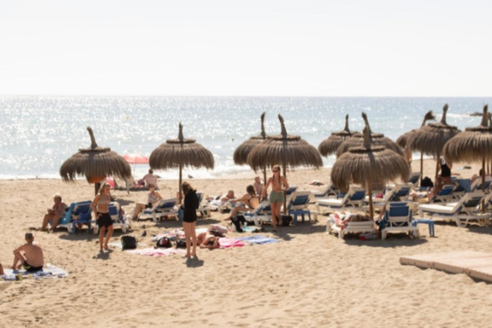 MARBELLA BEACHFRONT- Apartamento junto a la playa y con impresionantes vistas al mar