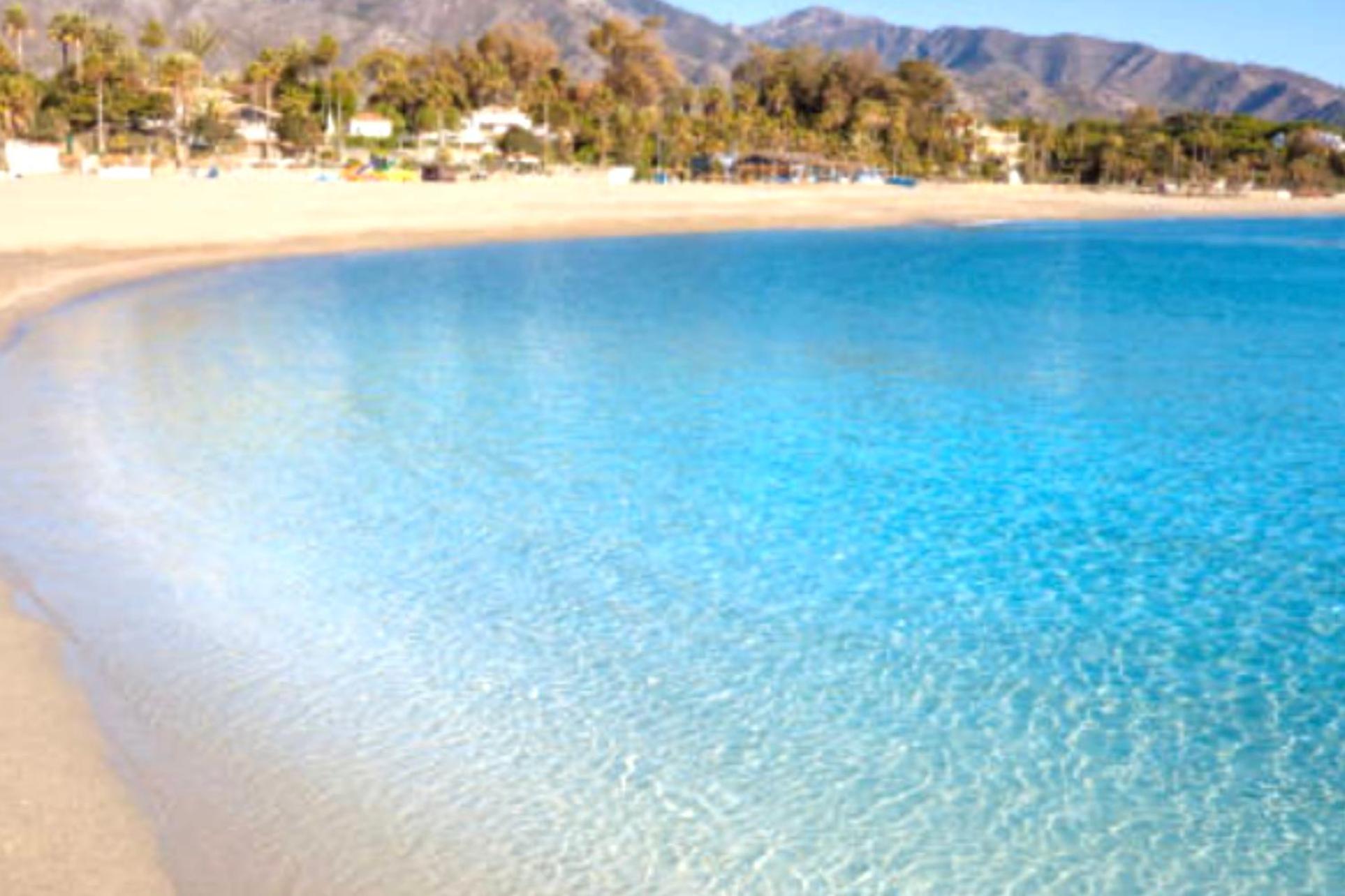 MARBELLA BEACHFRONT- Apartamento junto a la playa y con impresionantes vistas al mar
