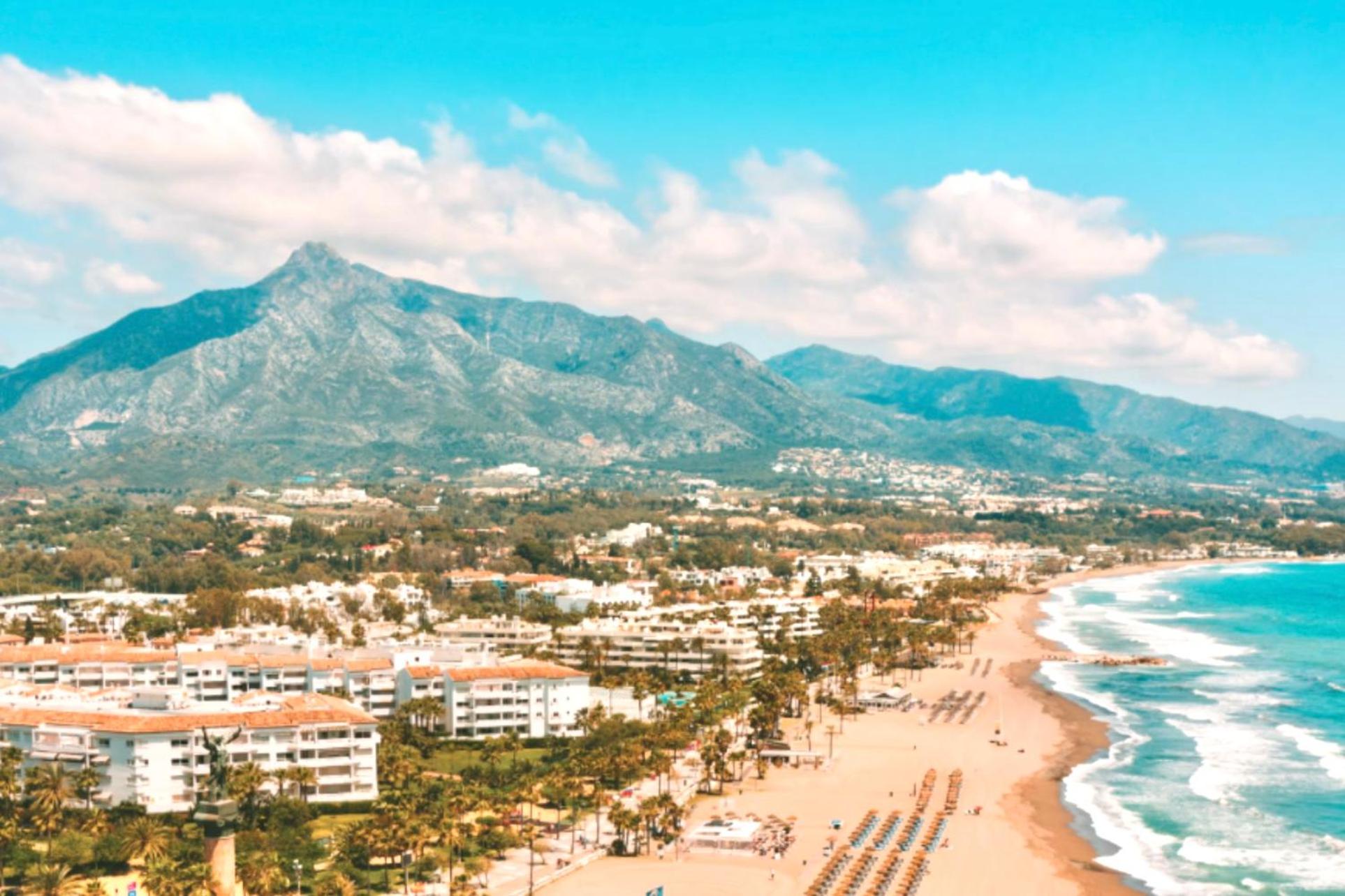 MARBELLA BEACHFRONT- Apartamento junto a la playa y con impresionantes vistas al mar