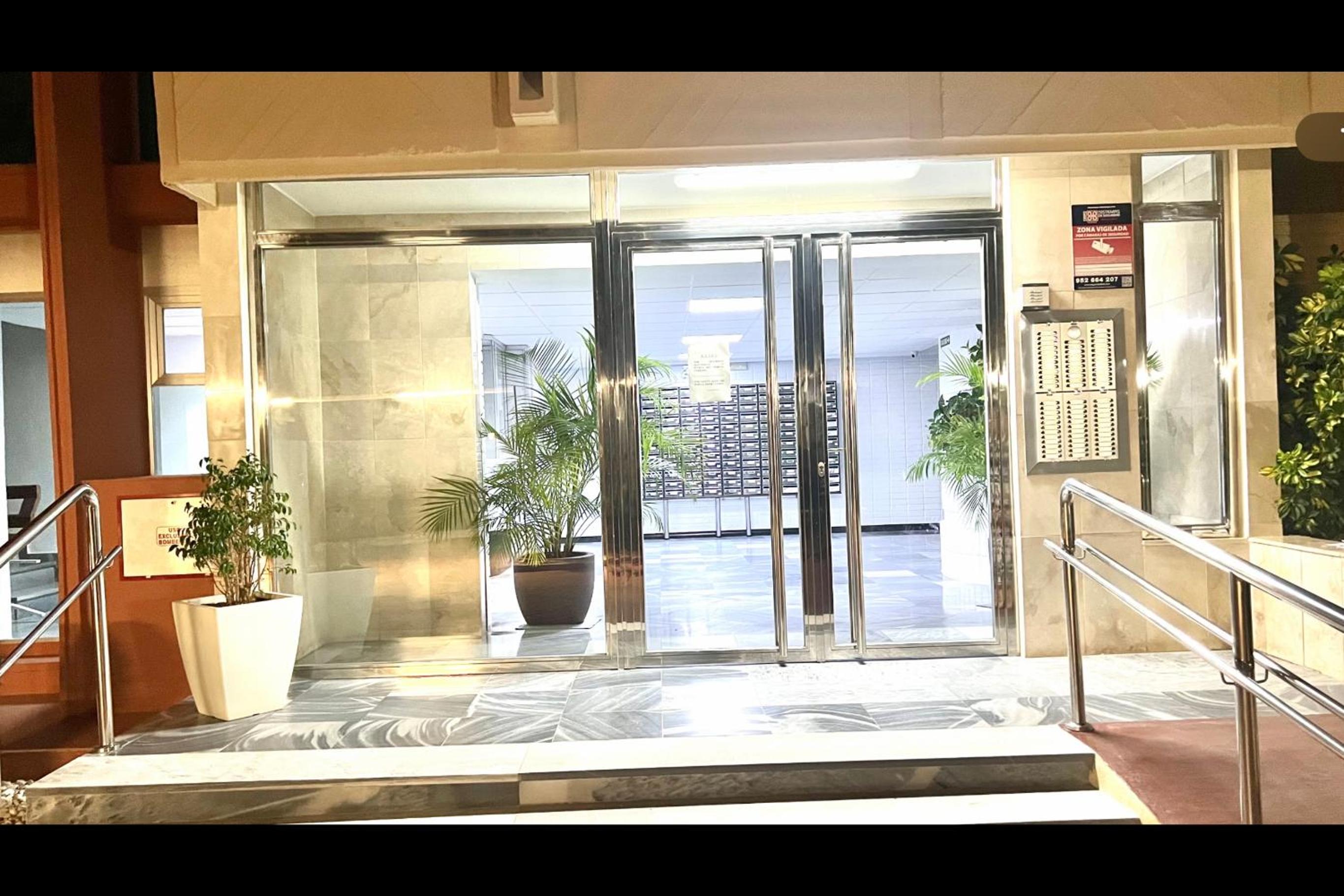 MARBELLA BEACHFRONT- Apartamento junto a la playa y con impresionantes vistas al mar