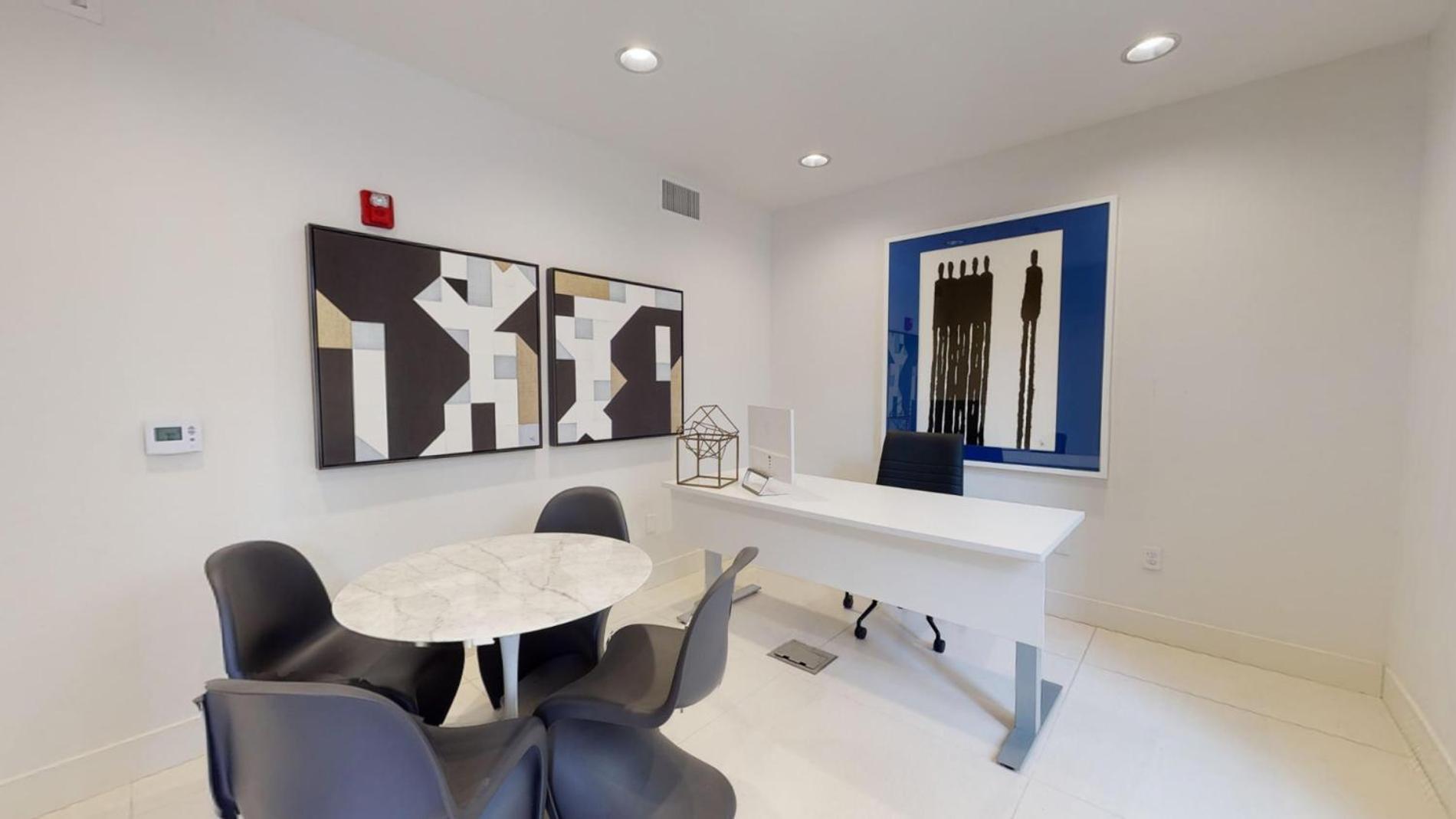 Luxe Marina Del Rey Apartment,Parking, Gym, Pool, jacuzzi,BBQ