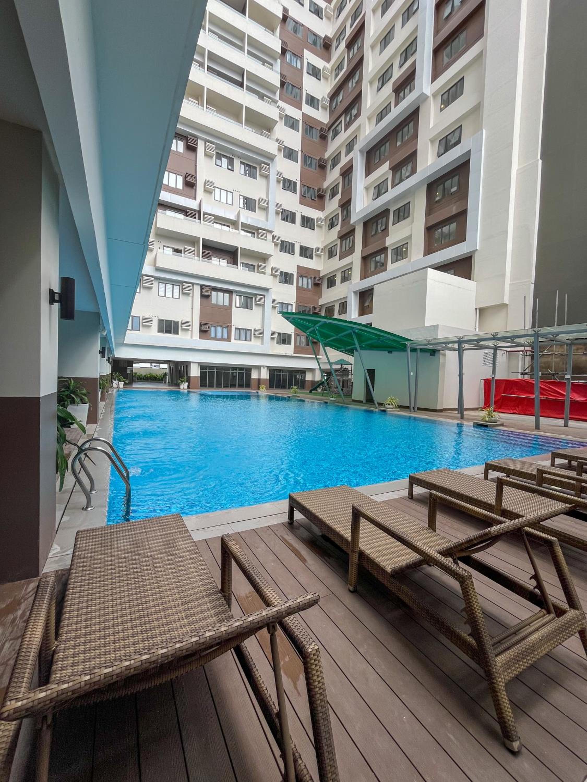 Life Luxury Lodgings near IT PARK