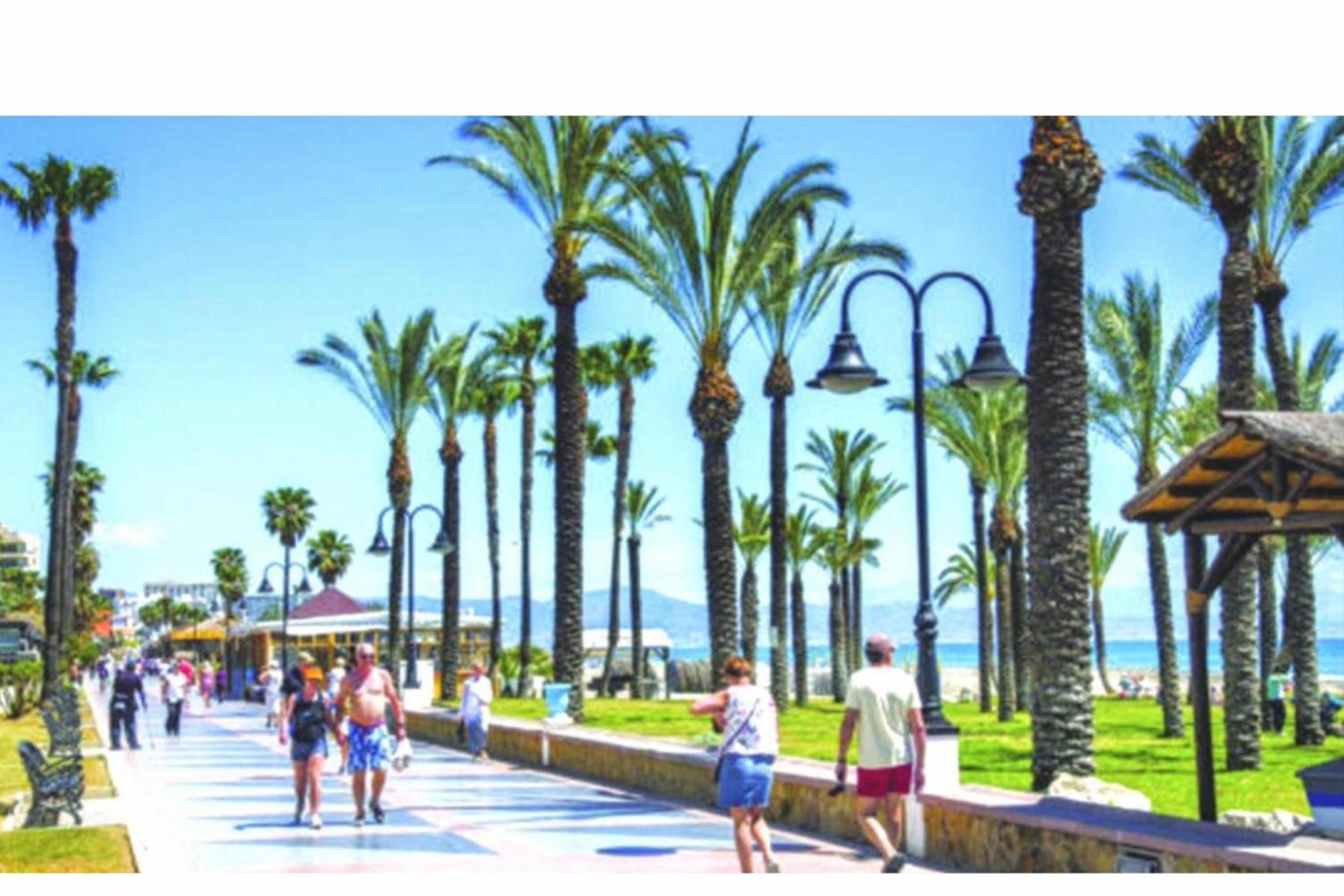 MARBELLA BEACHFRONT- Apartamento junto a la playa y con impresionantes vistas al mar