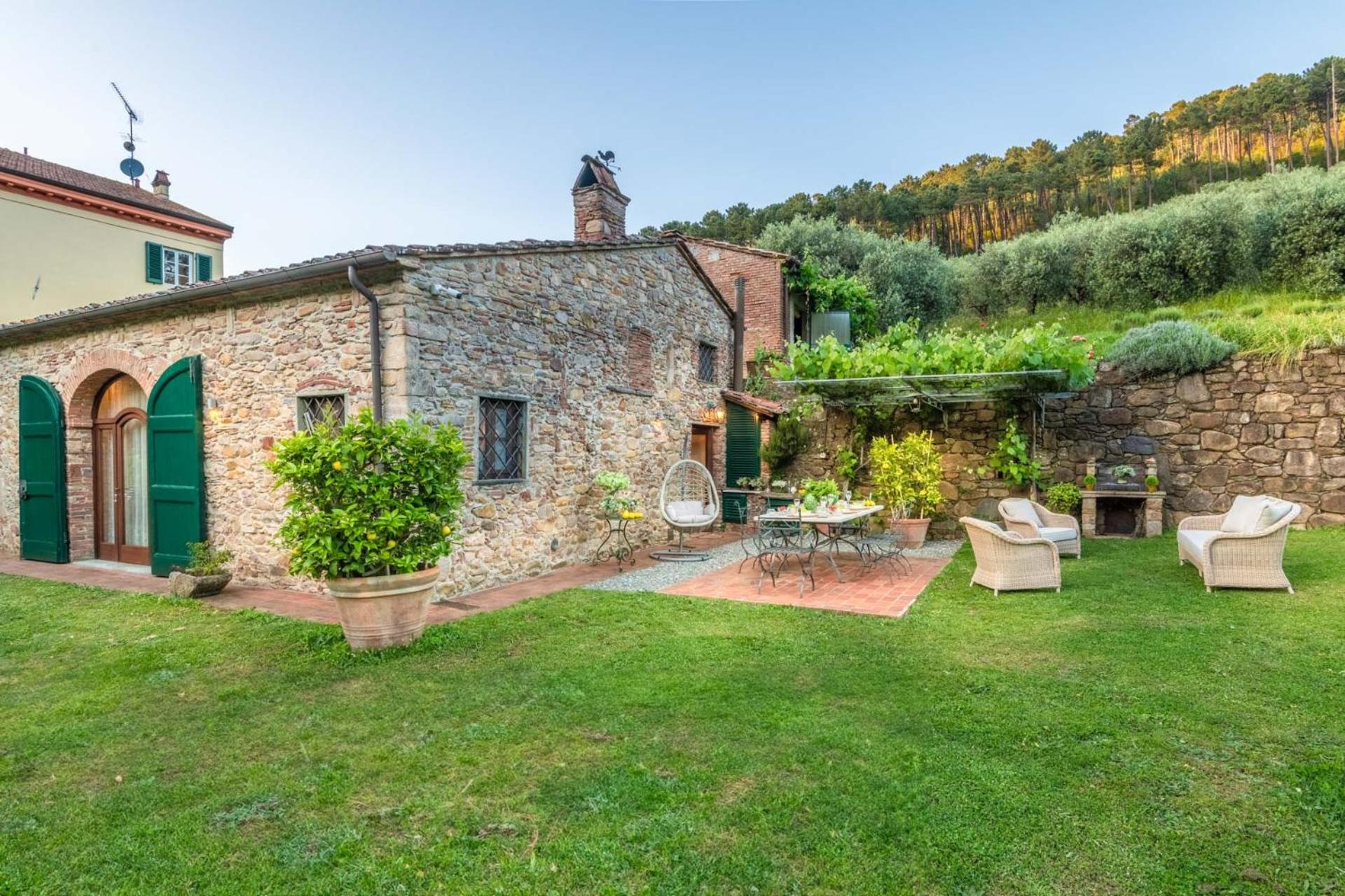 Citrus Charm Farmhouse, a Country Villa with Pool view 5