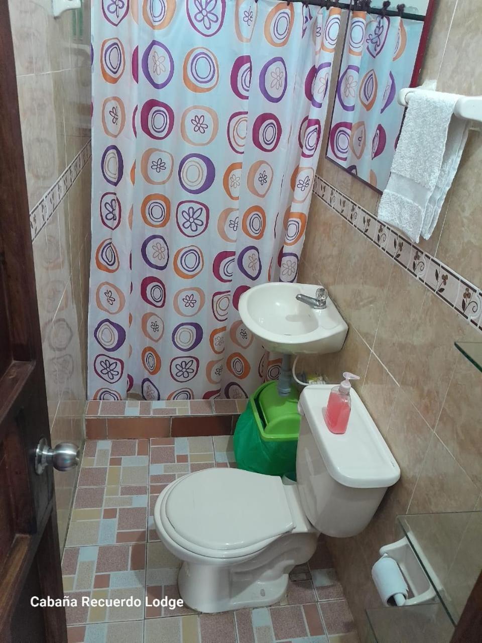Cabaña RECUERDO Lodge, B & B