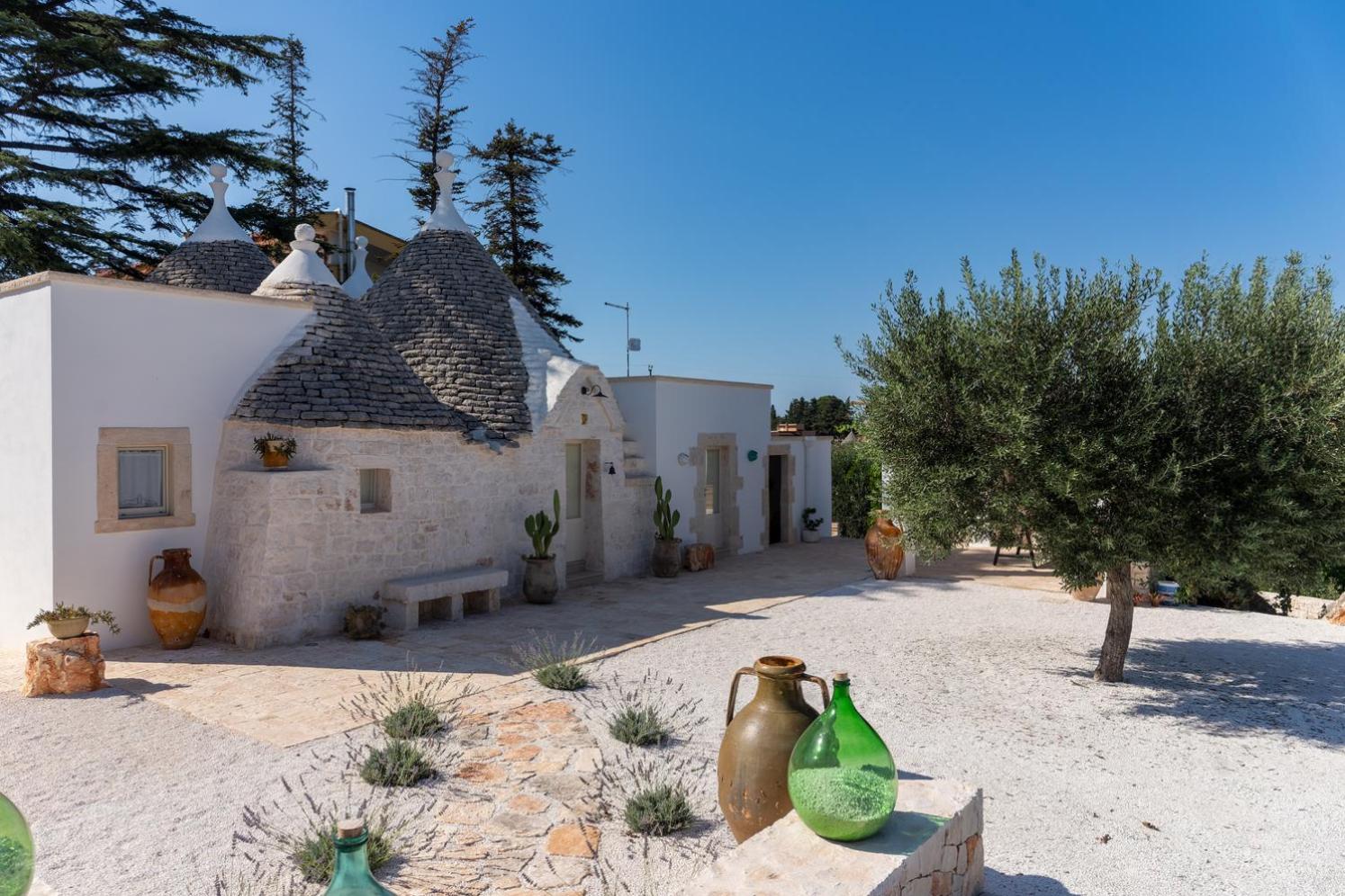 Trullo Tonino - Cisternino view 2