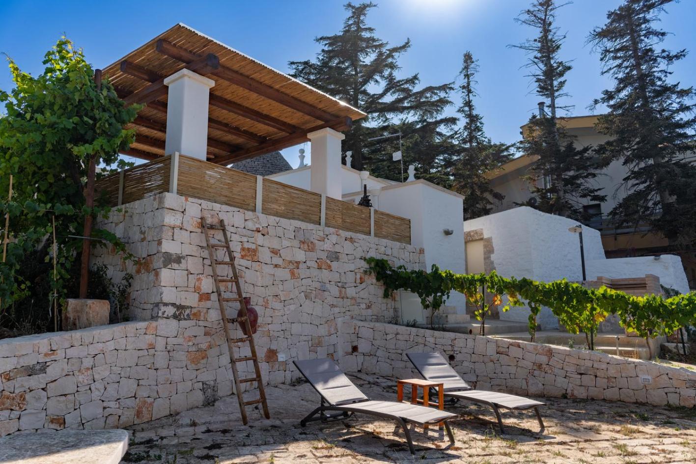 Trullo Tonino - Cisternino view 4