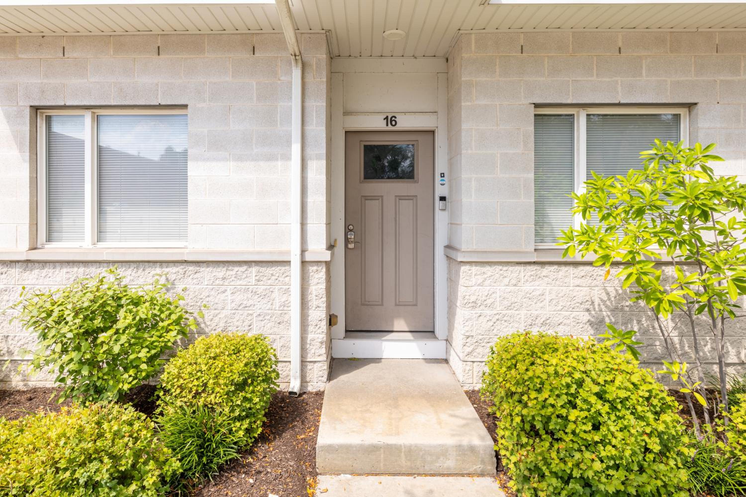 Luxury Downtown Townhome Private Garage Unit 16