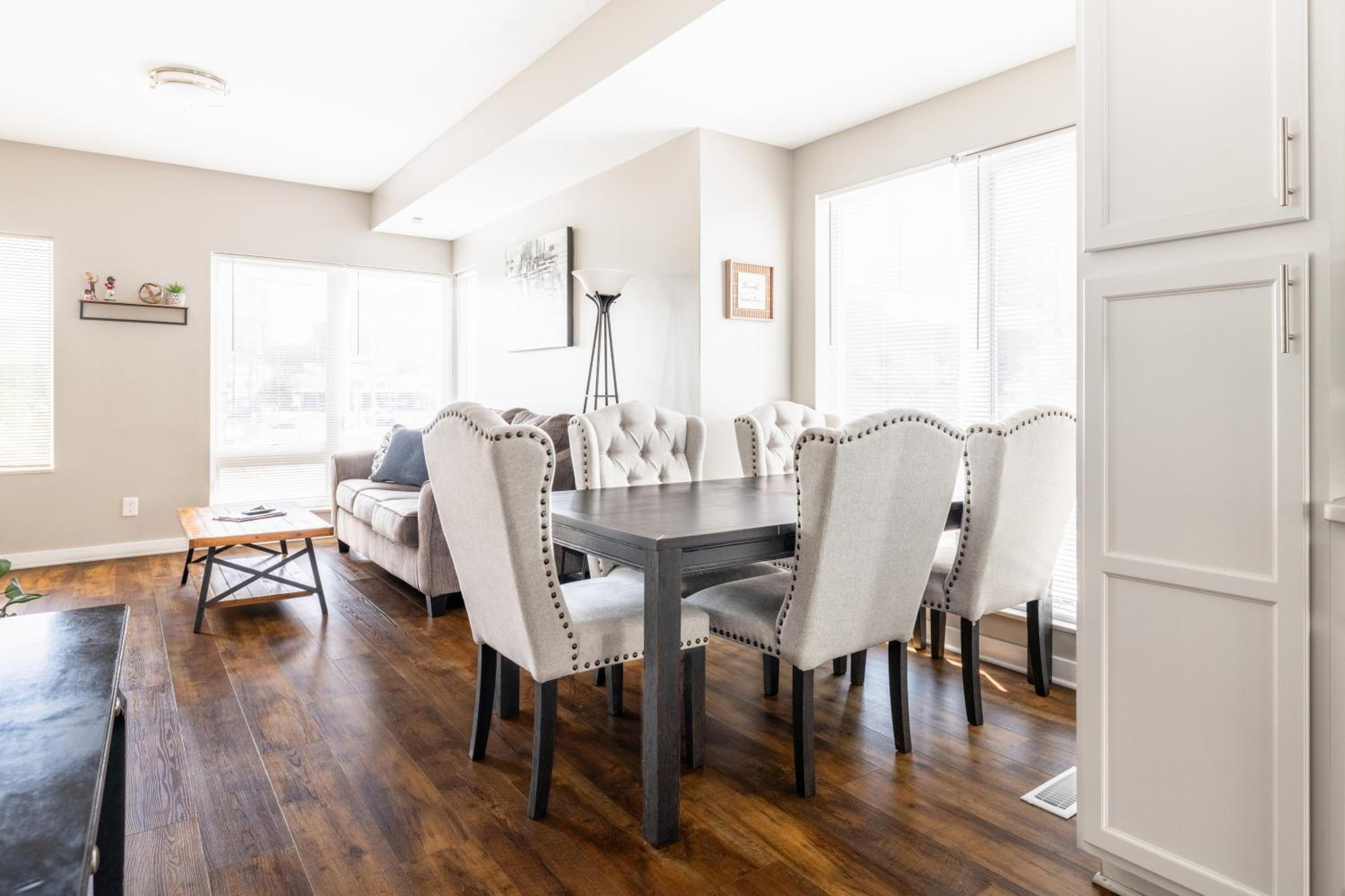 Luxury Downtown Townhome Private Garage Unit 16