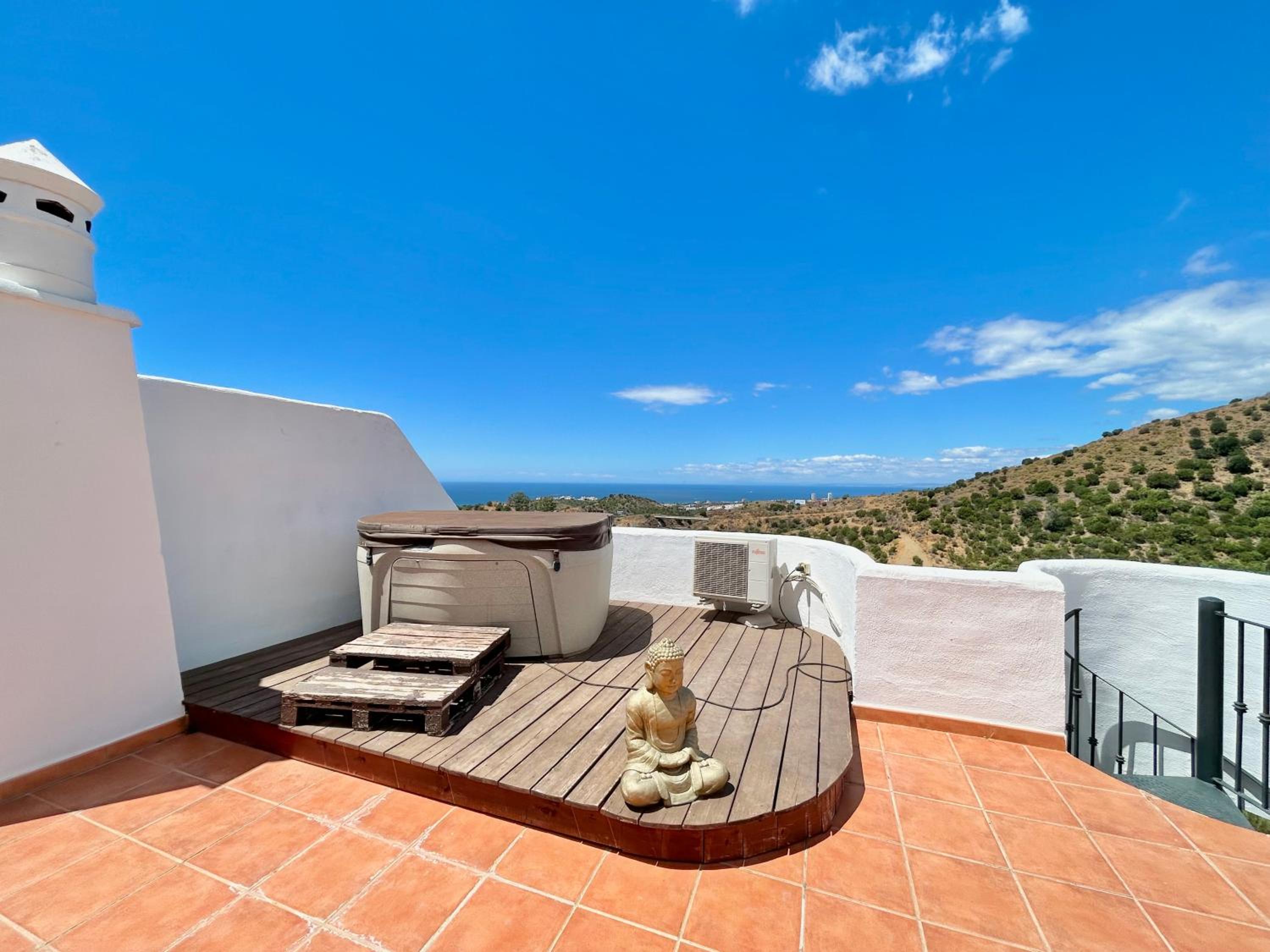 Ático con Vistas al mar con Jacuzzi en Calahonda