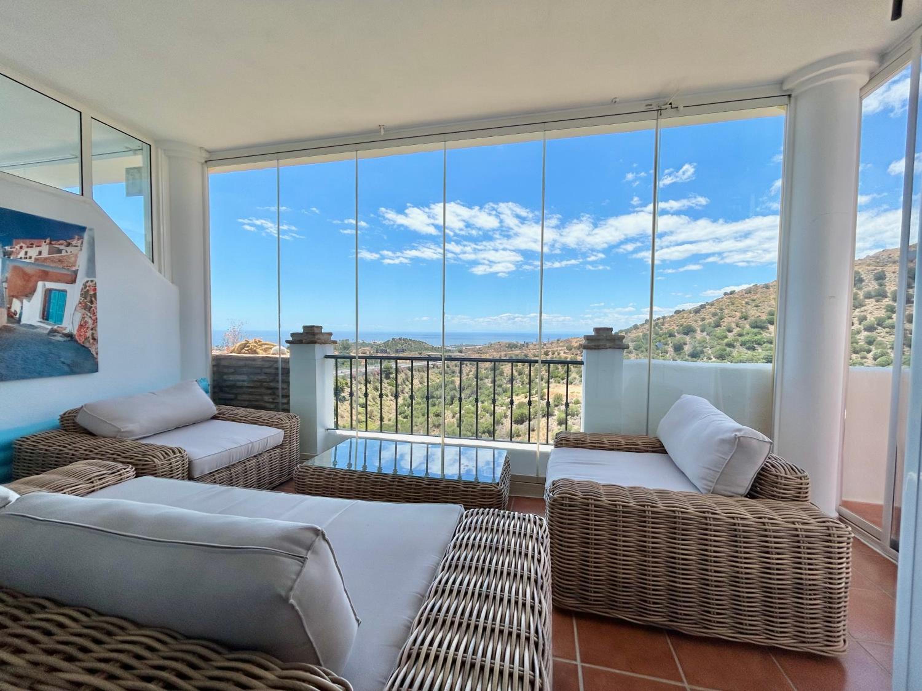 Ático con Vistas al mar con Jacuzzi en Calahonda