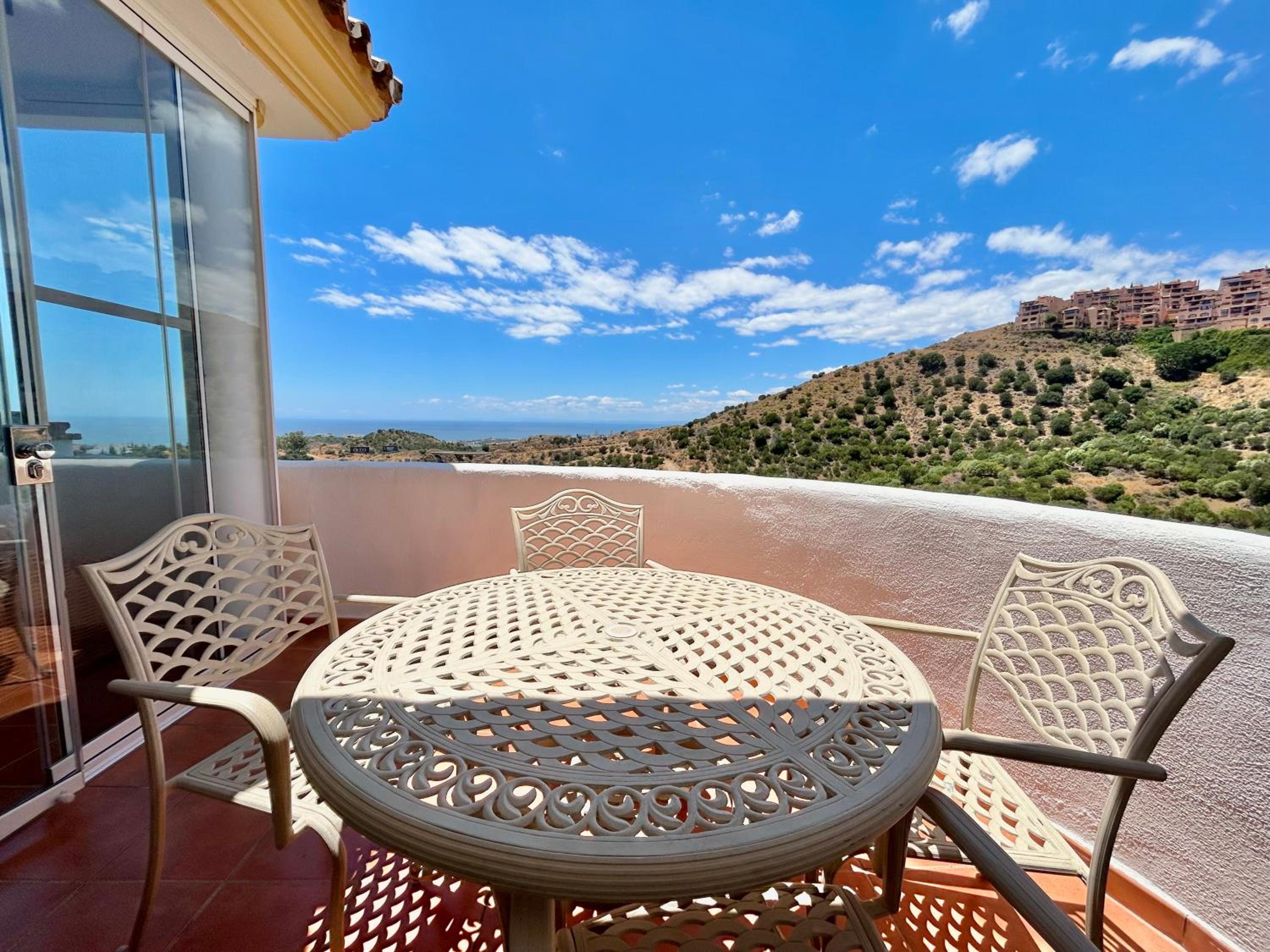 Ático con Vistas al mar con Jacuzzi en Calahonda