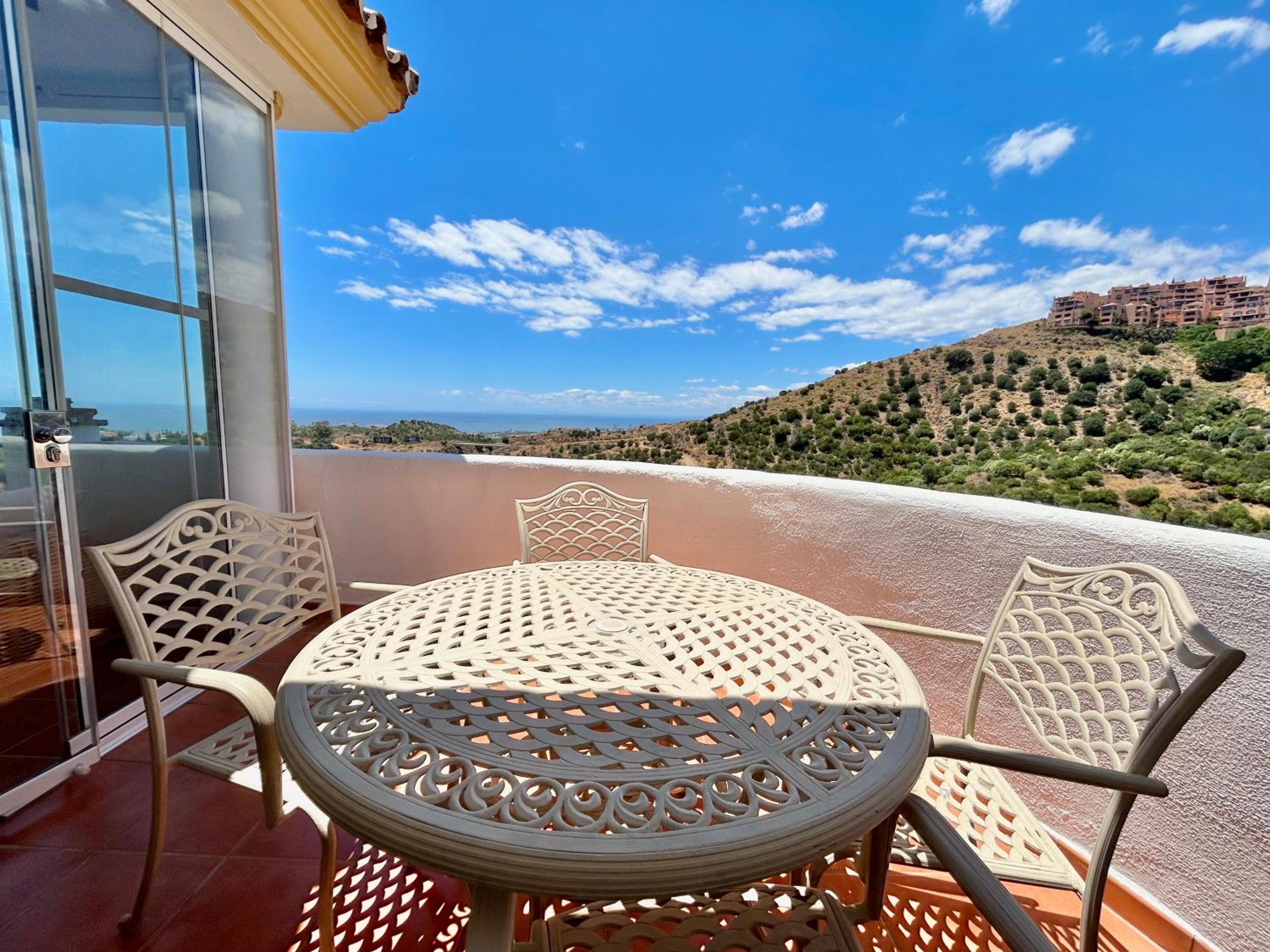 Ático con Vistas al mar con Jacuzzi en Calahonda