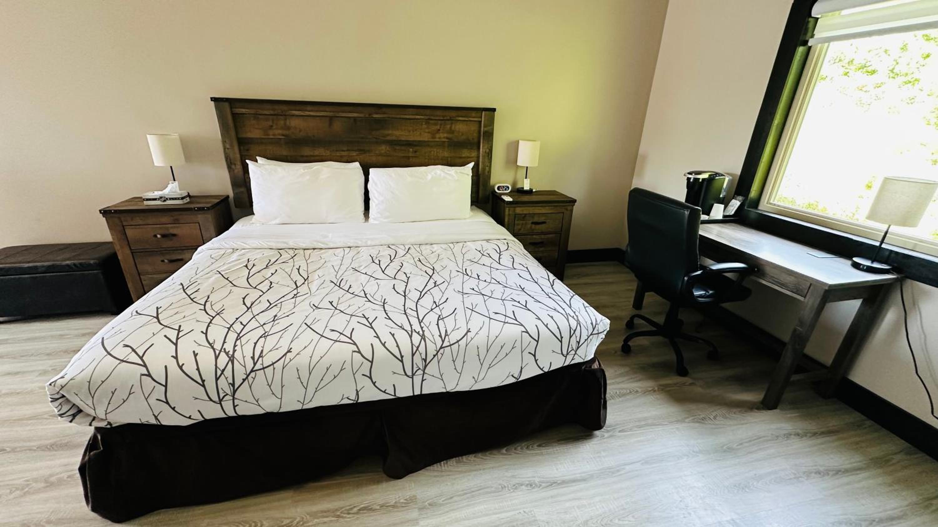 Motel 7 Inn & Suites