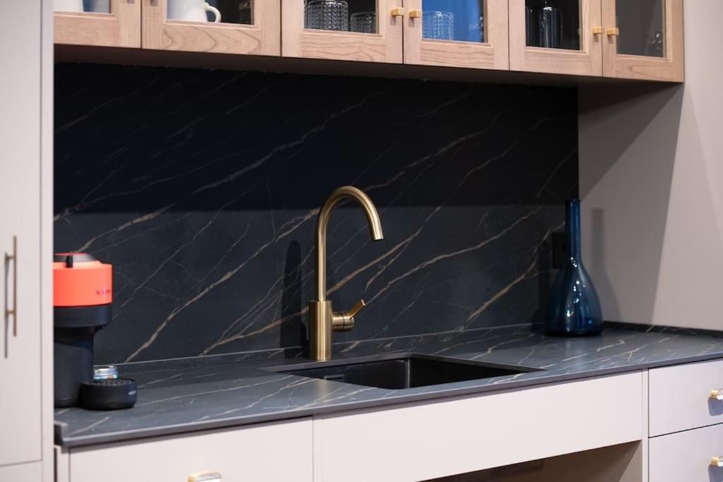 Luxury Marina Loft photo 4