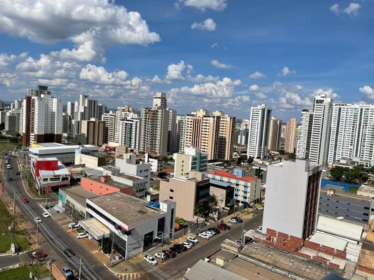 Apartamento Águas Claras, 13⁰ andar, nascente. Vista livre. Wi-Fi veloz. Academia e piscina.