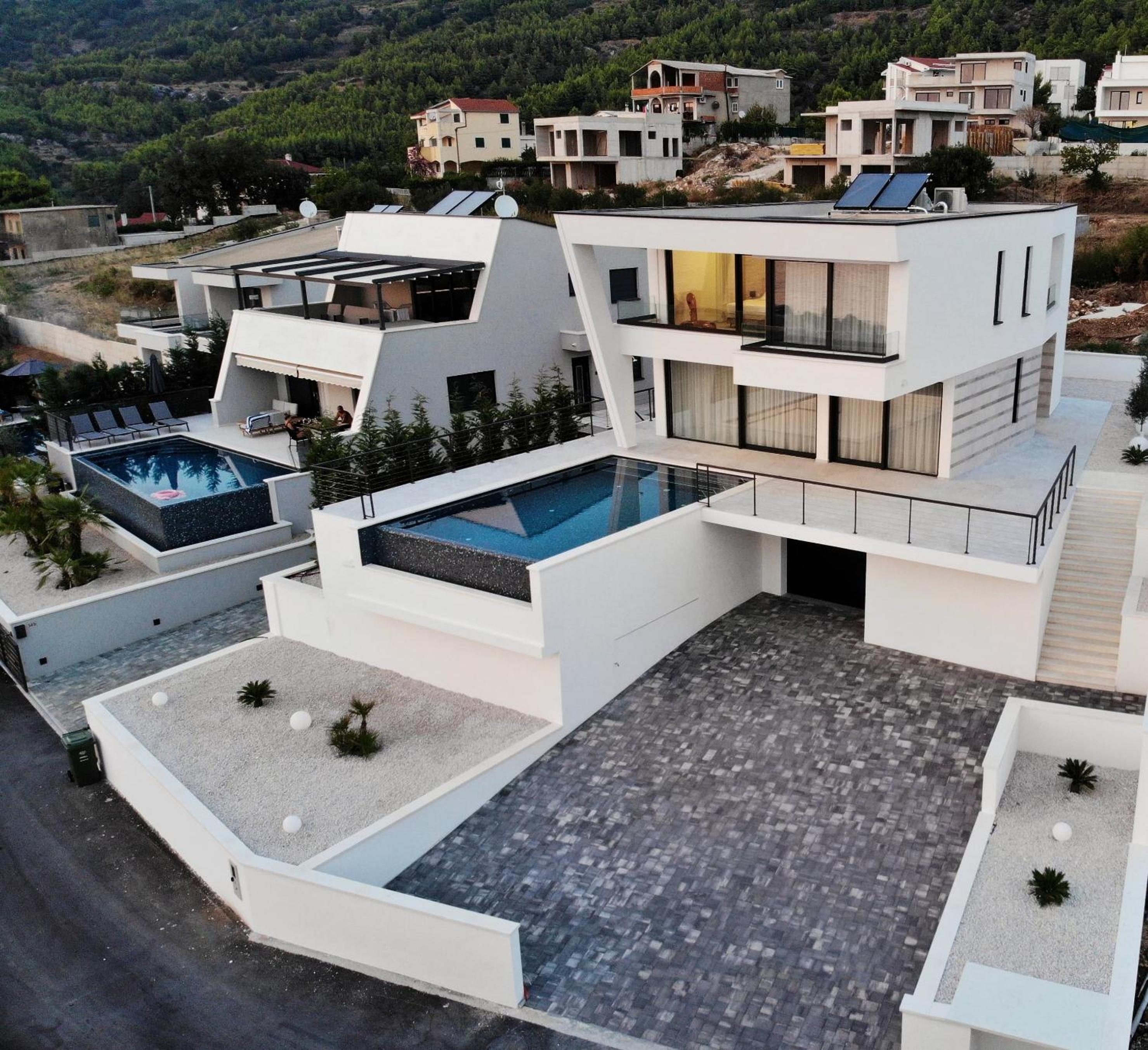 Hotel Villa White a brand new villa with heated pool - Image 1