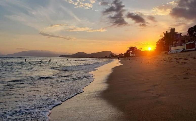 Casa em condominio com piscina proximo a praia
