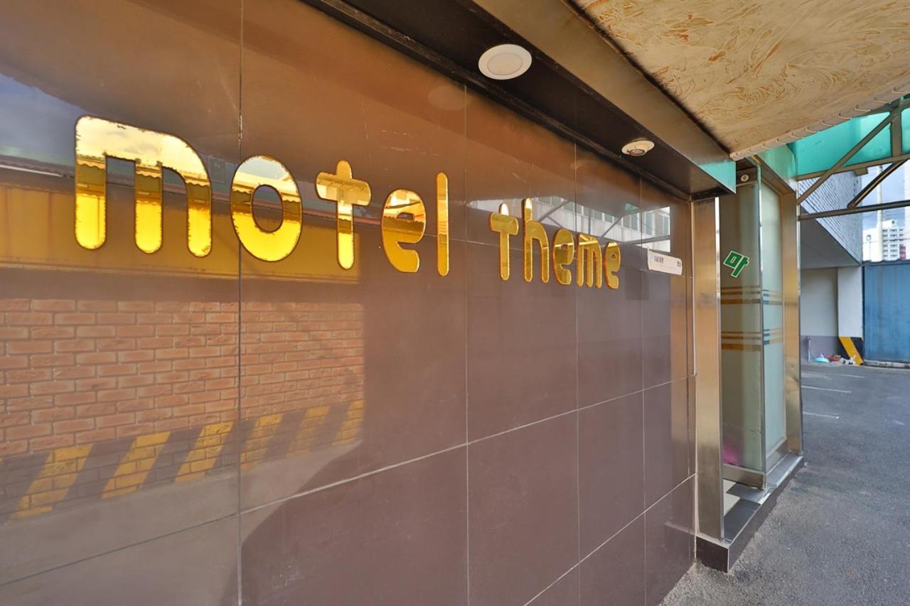 Theme Motel view 2