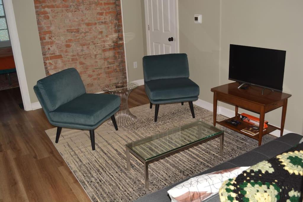 Eco Friendly Home by Cincy w Office Space view 4
