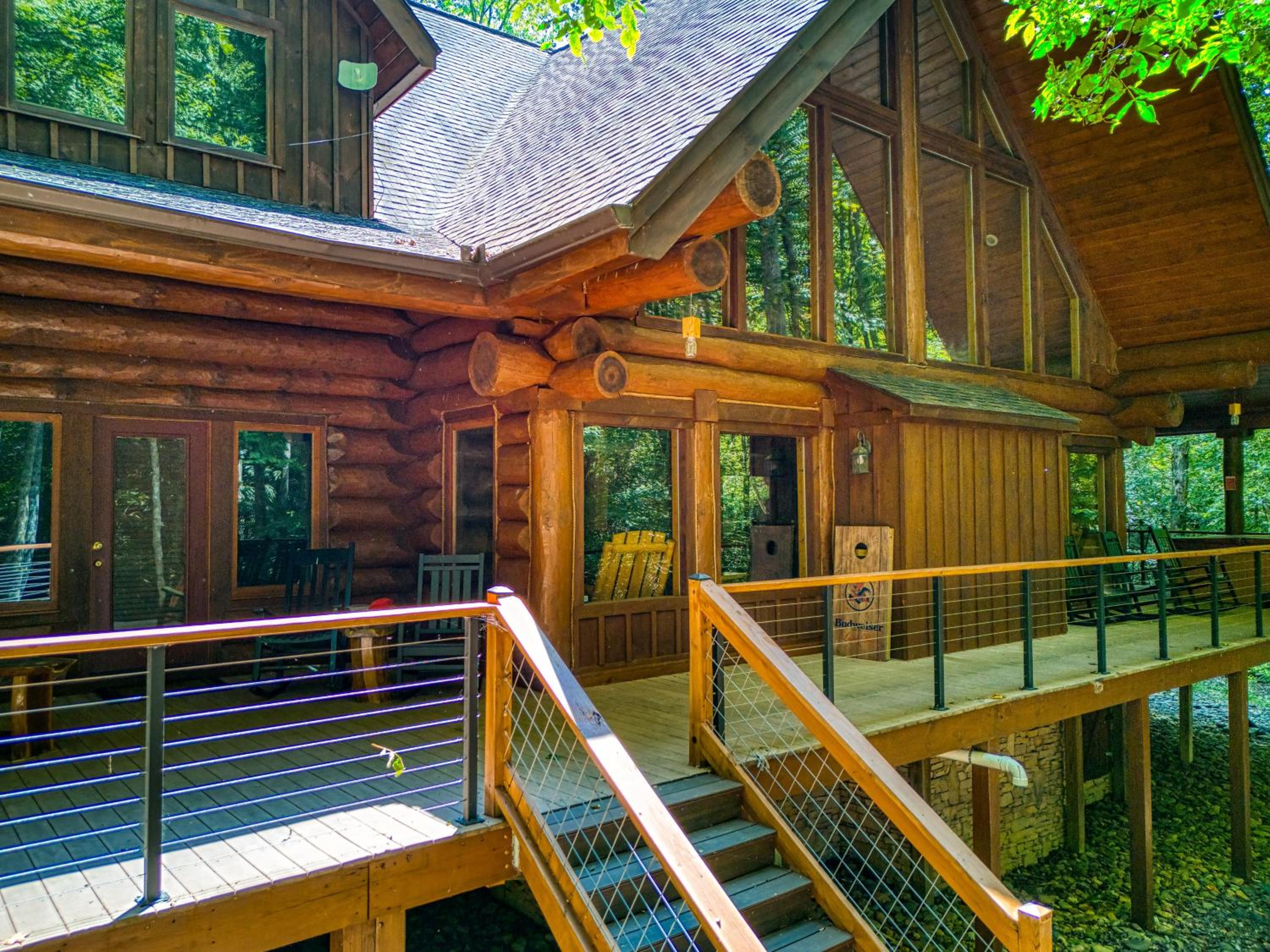 Rippling Stream, Hot Tub, Game Room, 5 Star, Fire Pit, Free Attraction Tickets, Secluded!!!