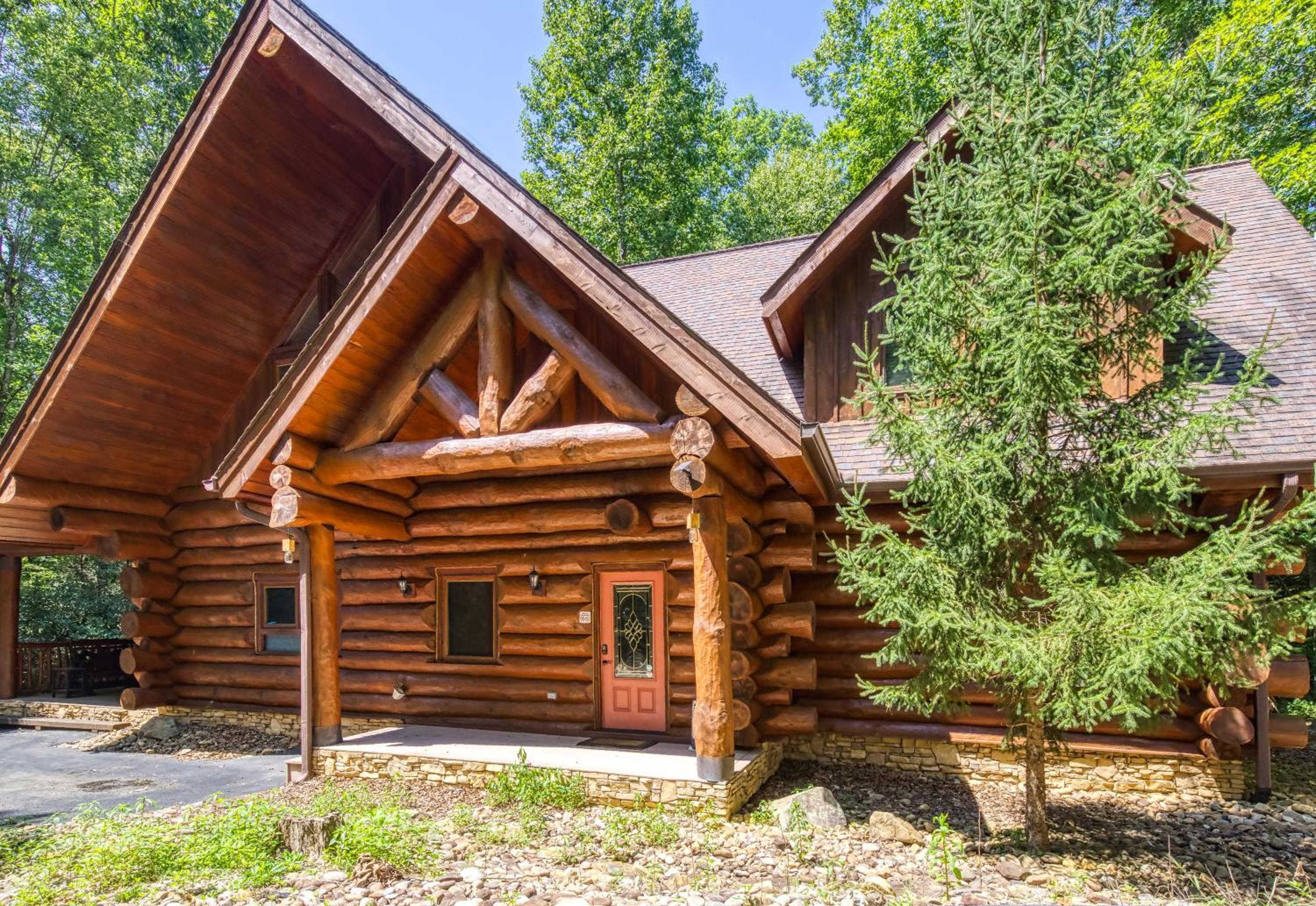 Rippling Stream, Hot Tub, Game Room, 5 Star, Fire Pit, Free Attraction Tickets, Secluded!!!