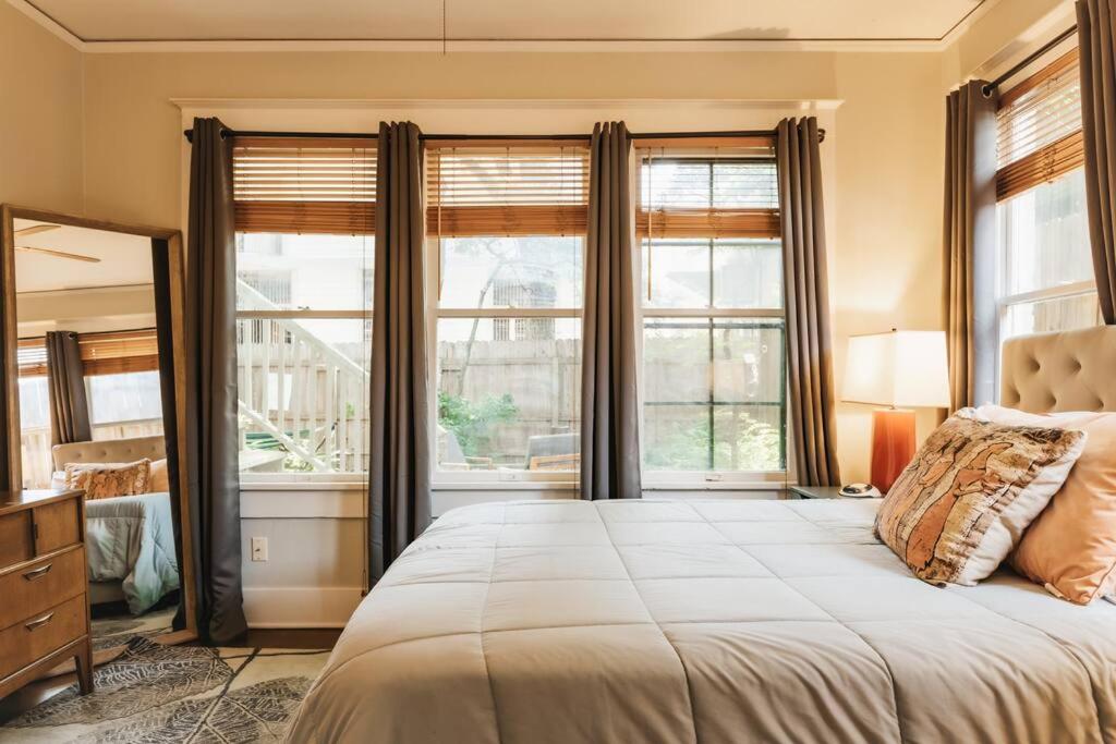 Victorian Gem near UT- Perfect Holiday or Event Stay view 3