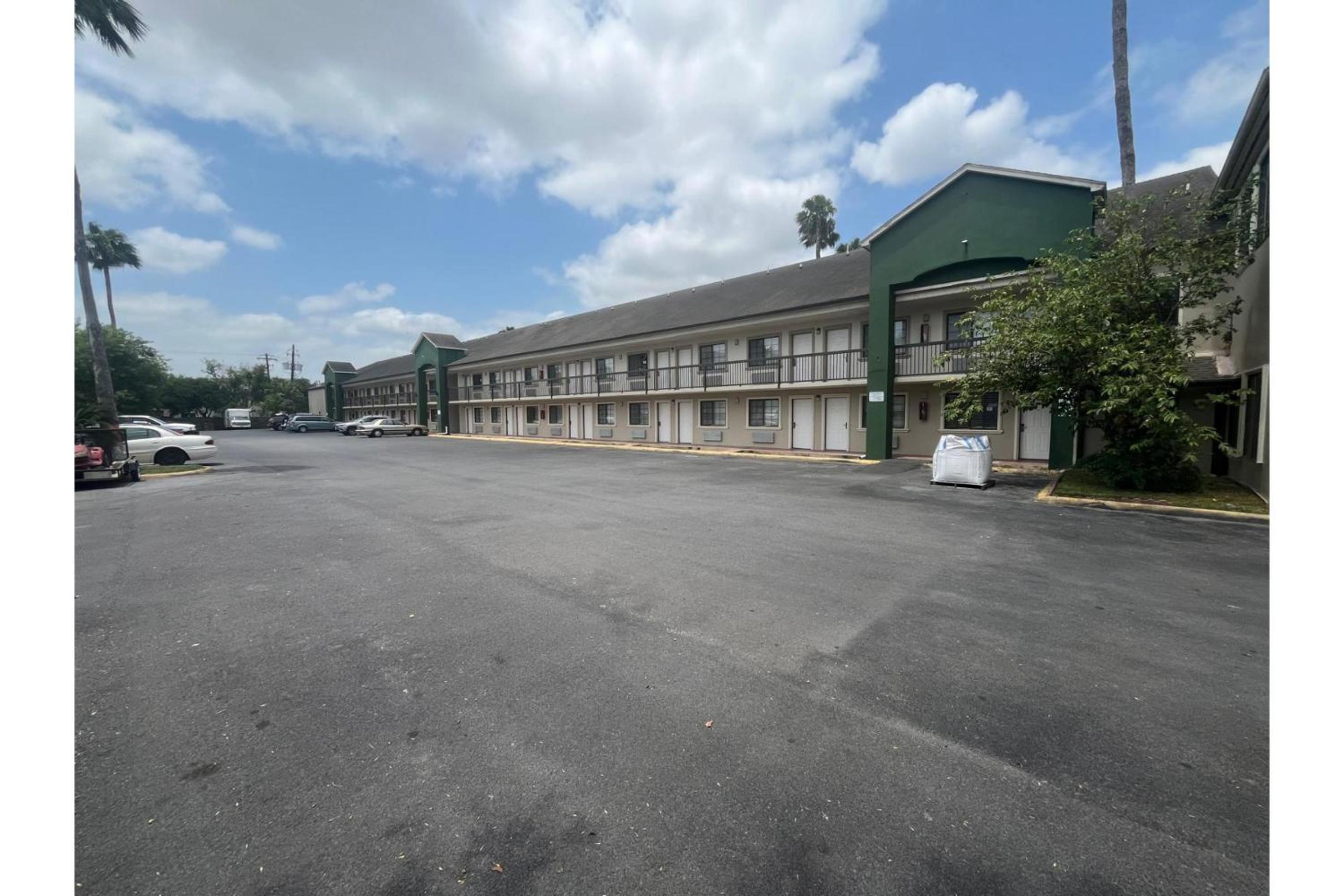 La Posada Inn By OYO Brownsville view 3