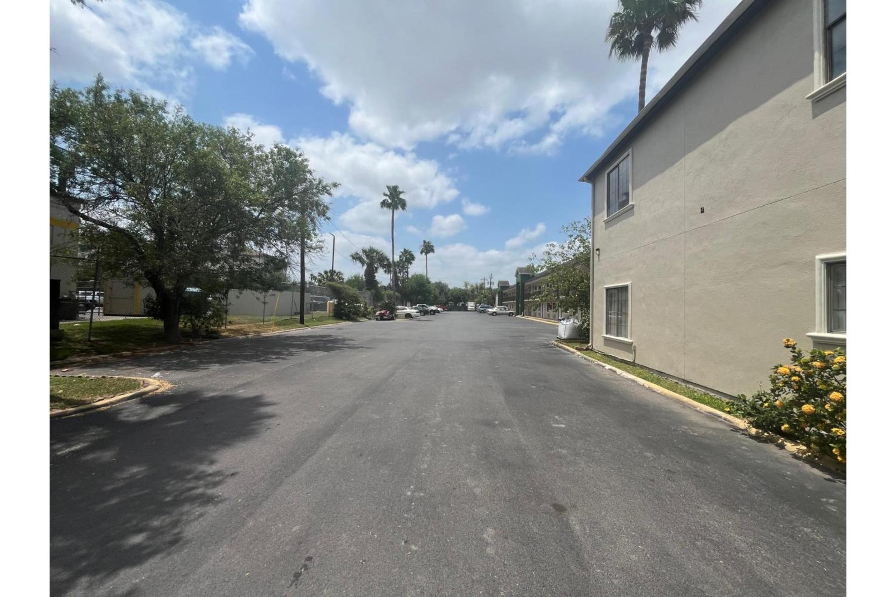 La Posada Inn By OYO Brownsville view 4