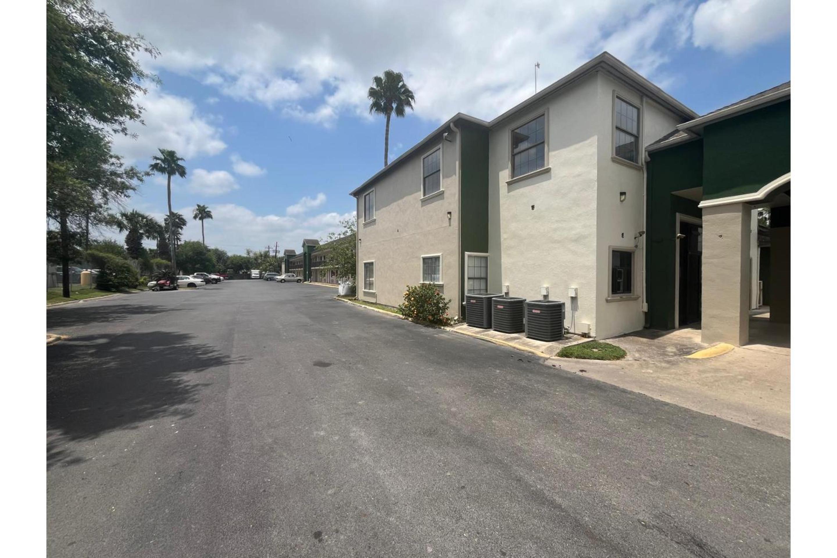 La Posada Inn By OYO Brownsville view 2