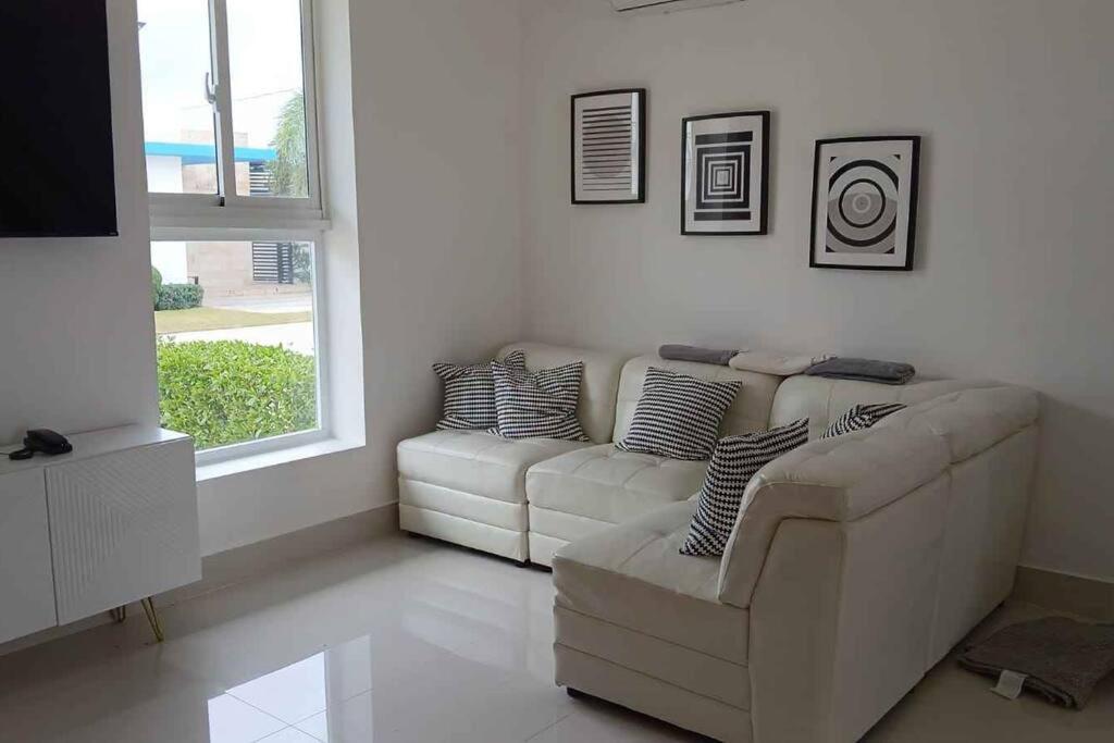 Cozy Villa 10 minutes from Beach view 3